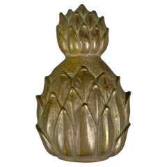 Aldaba de bronce con piña de mediados del siglo XX
