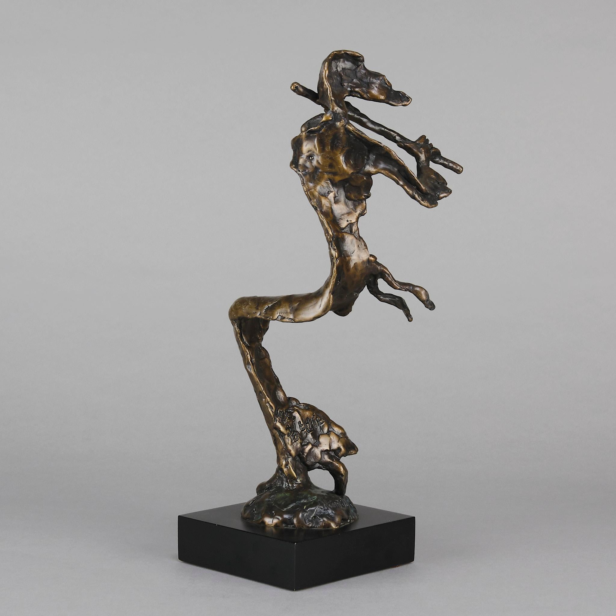 Escultura de bronce de mediados del siglo XX titulada 