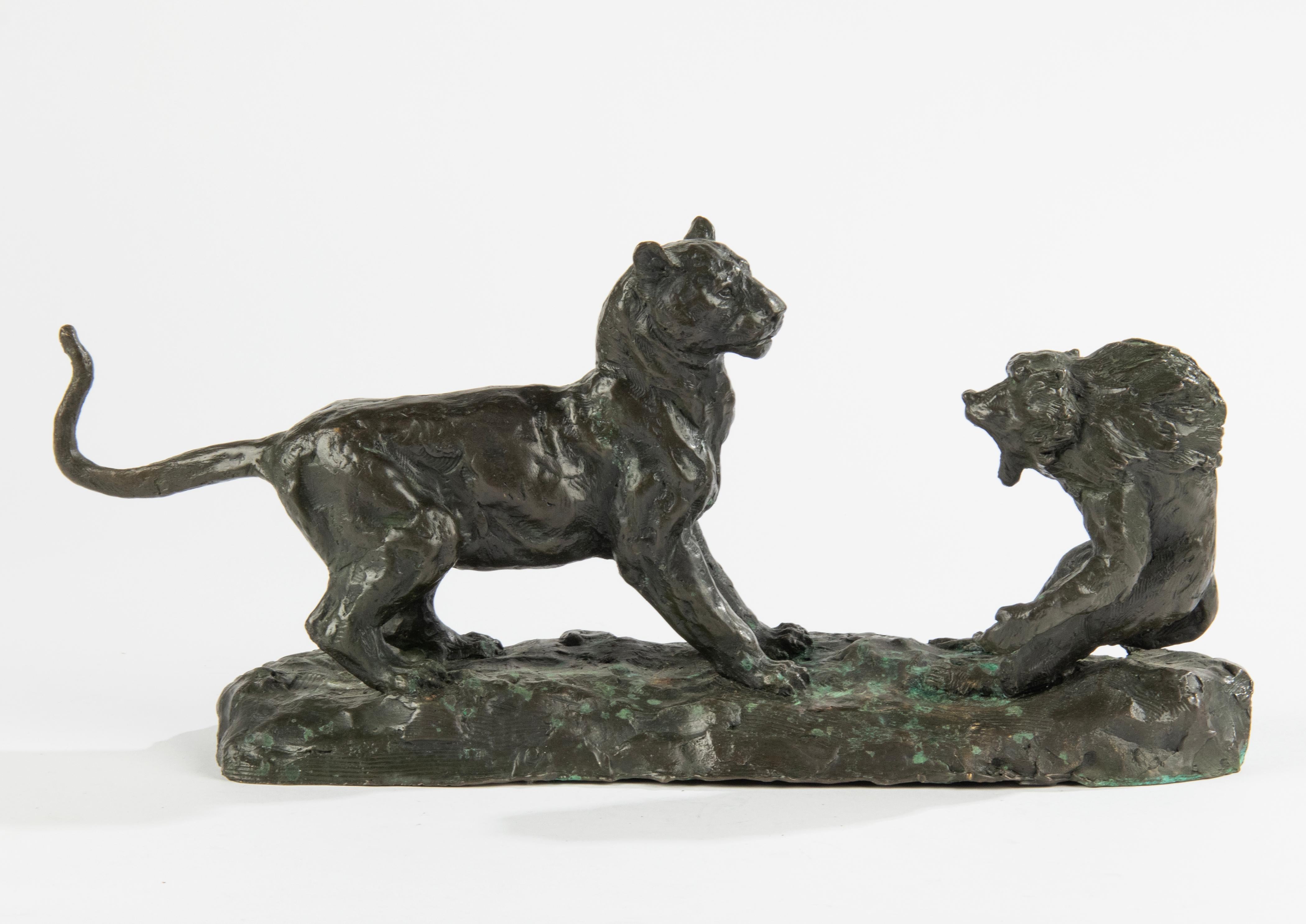 Moulage Statue en bronze du milieu du XXe siècle et singe en bambou de Coreira en vente