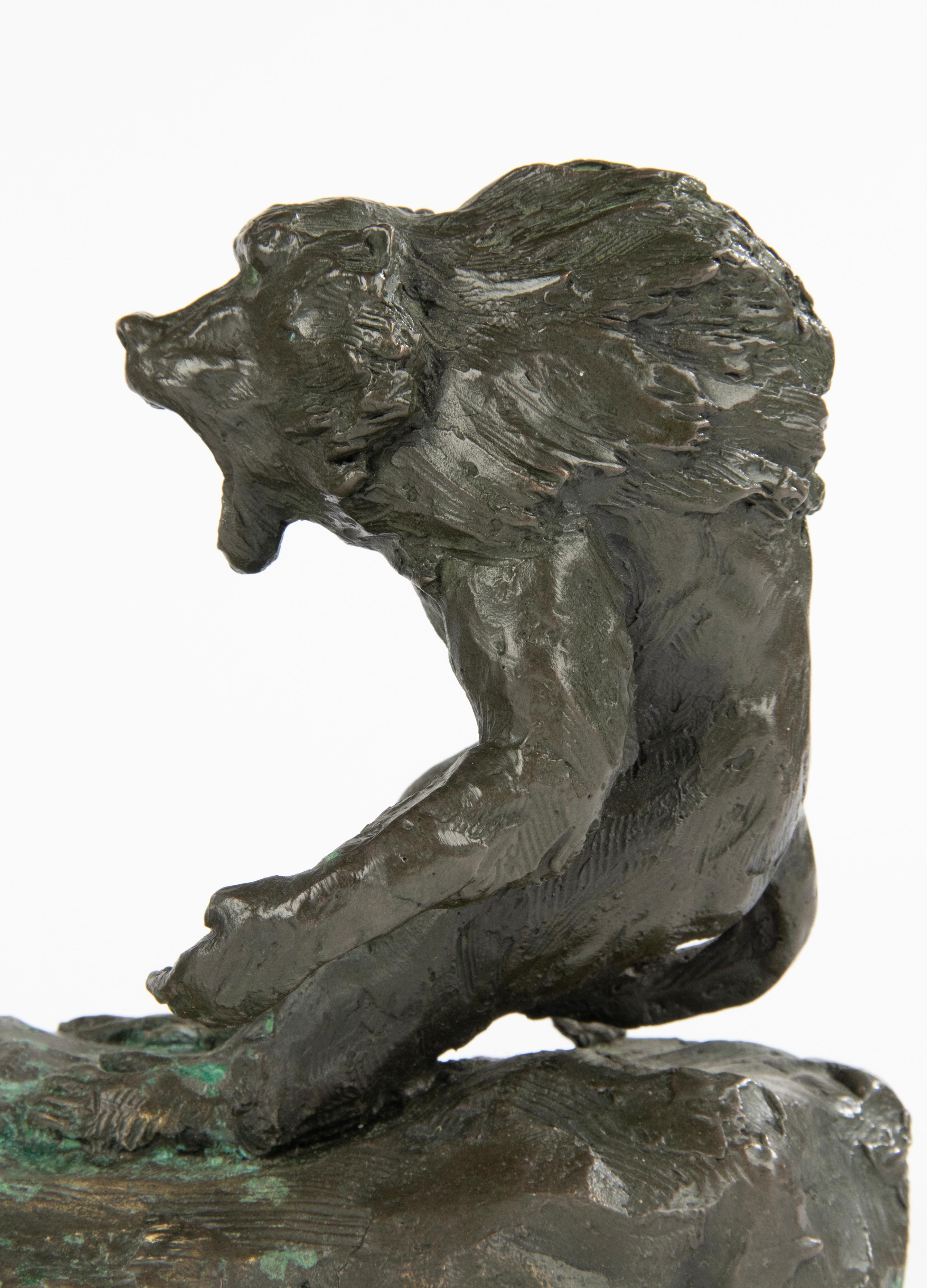 Statue en bronze du milieu du XXe siècle et singe en bambou de Coreira Bon état - En vente à Casteren, Noord-Brabant