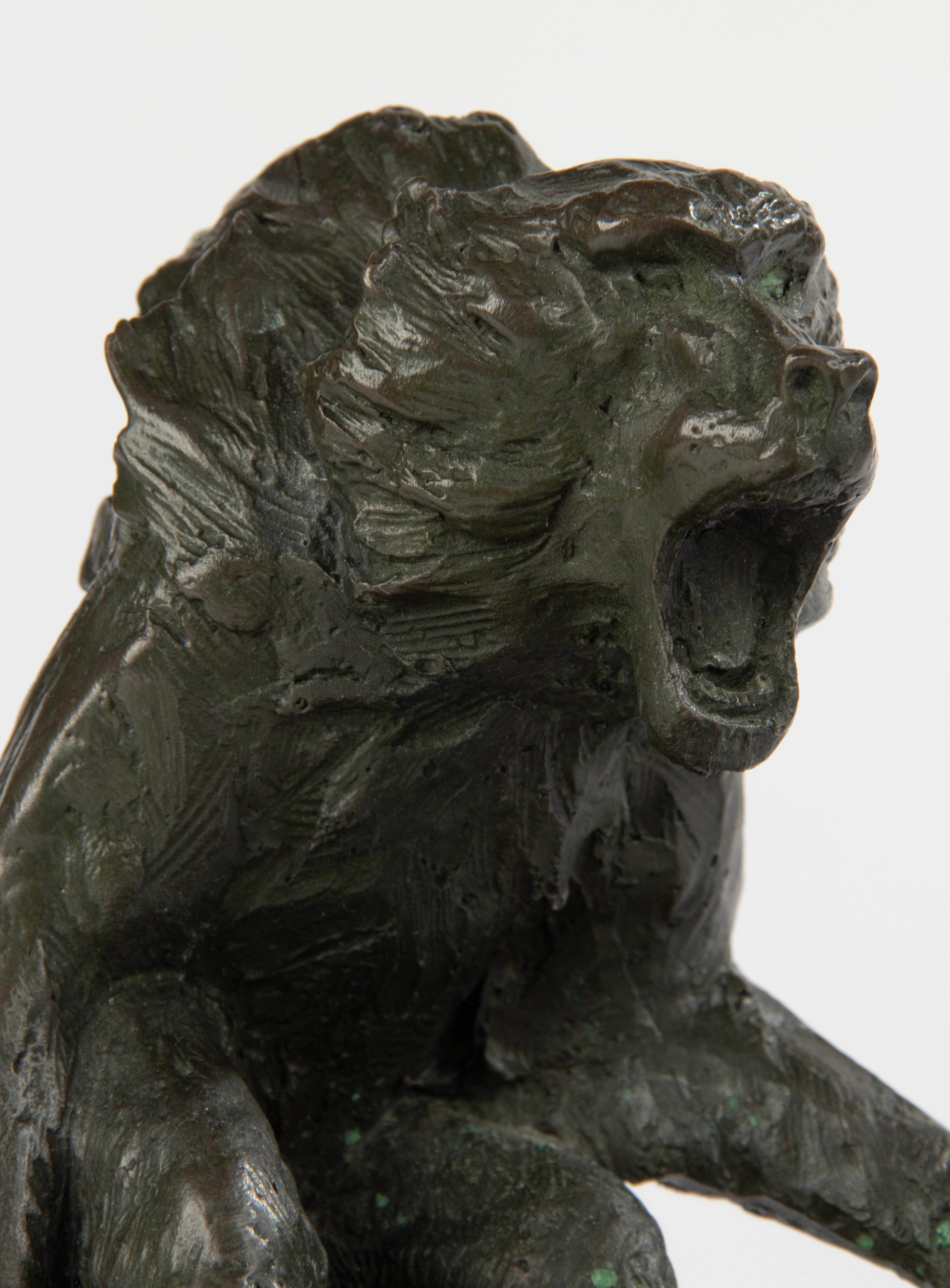 Statue en bronze du milieu du XXe siècle et singe en bambou de Coreira en vente 2