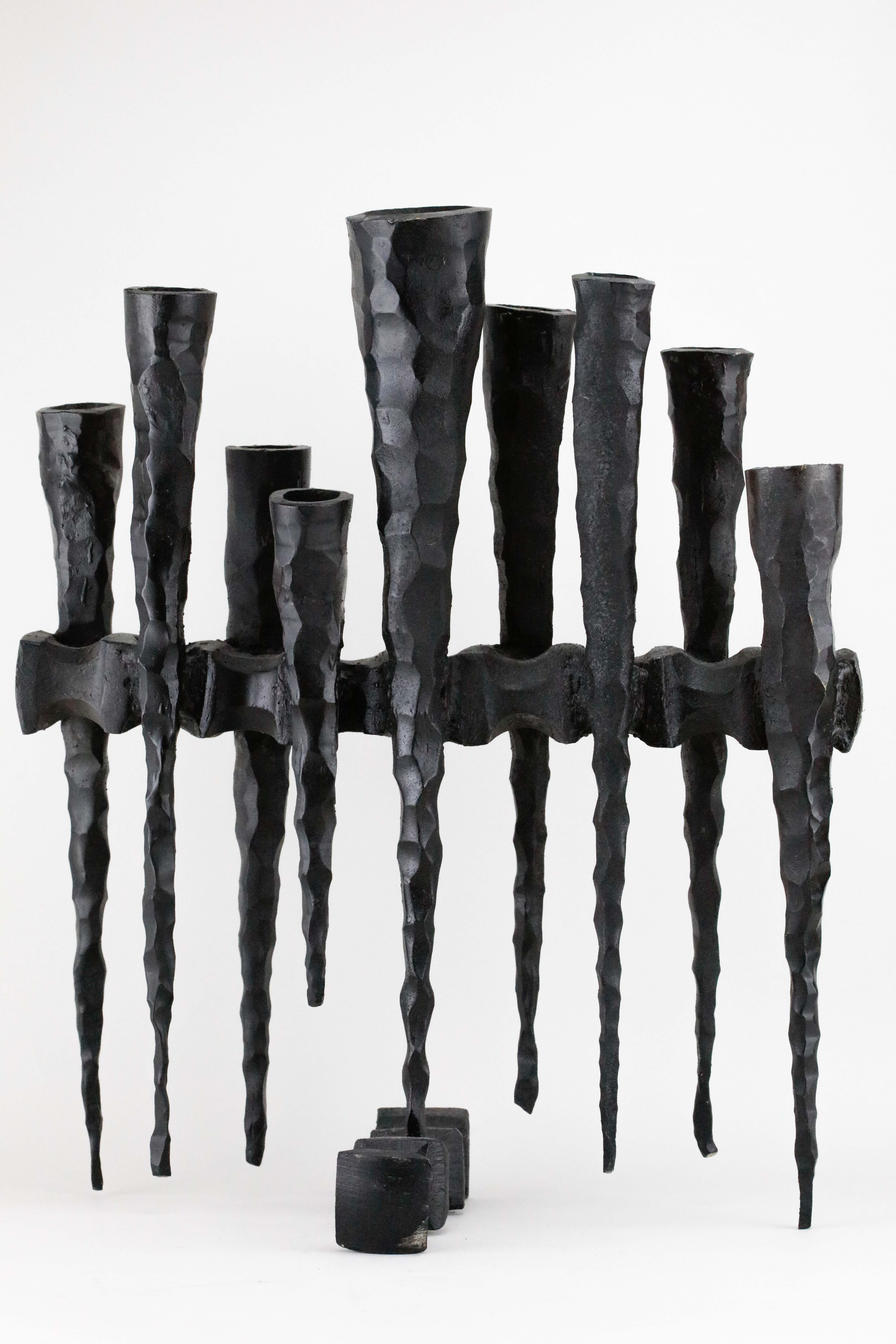 Brutalistische Hanukkah-Lampe aus Eisen von David Palombo aus der Mitte des 20. Jahrhunderts (Brutalismus) im Angebot
