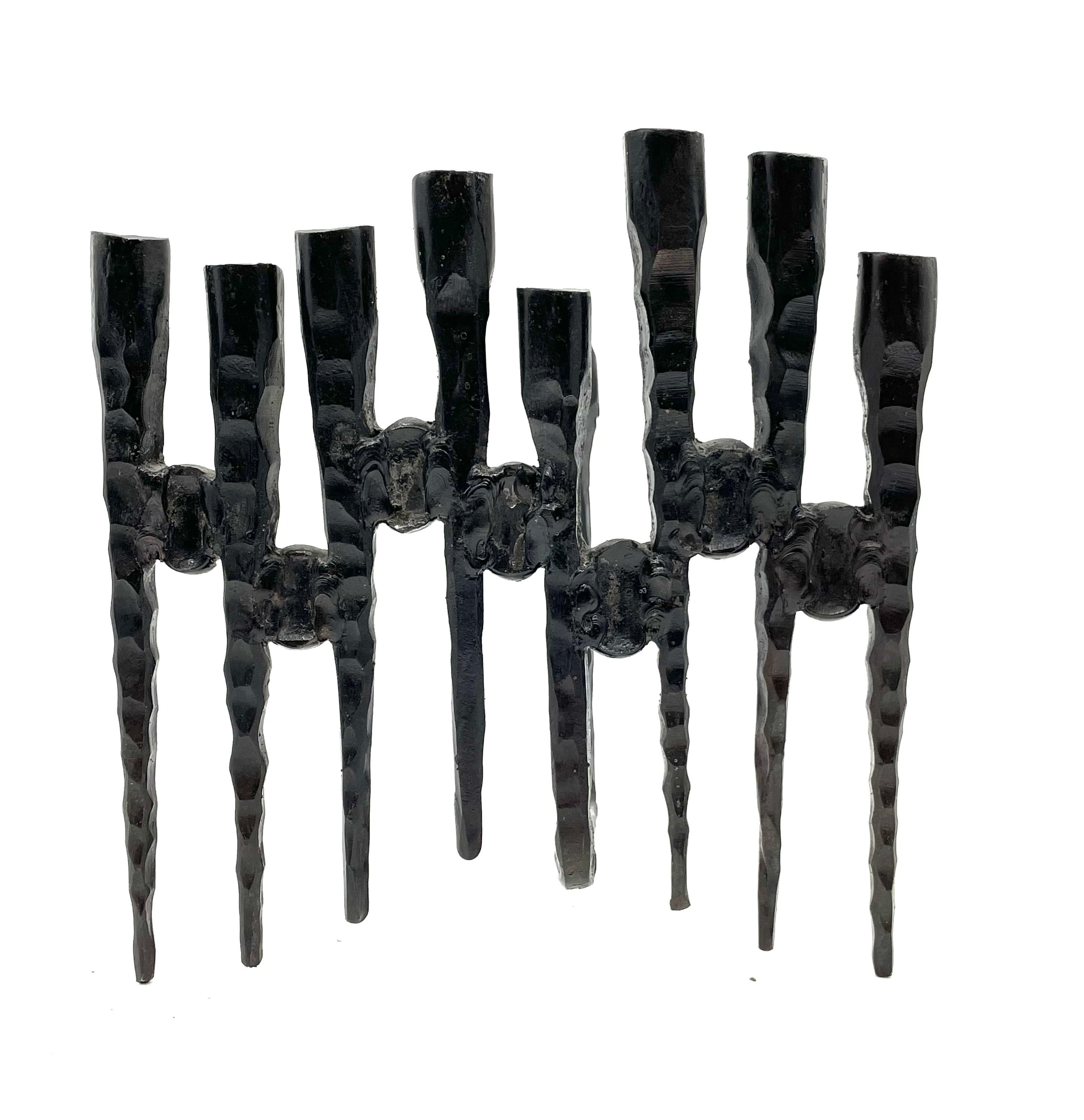 Brutalisme Lampe Hanukkah en fer brutaliste du milieu du 20e siècle par David Palombo en vente
