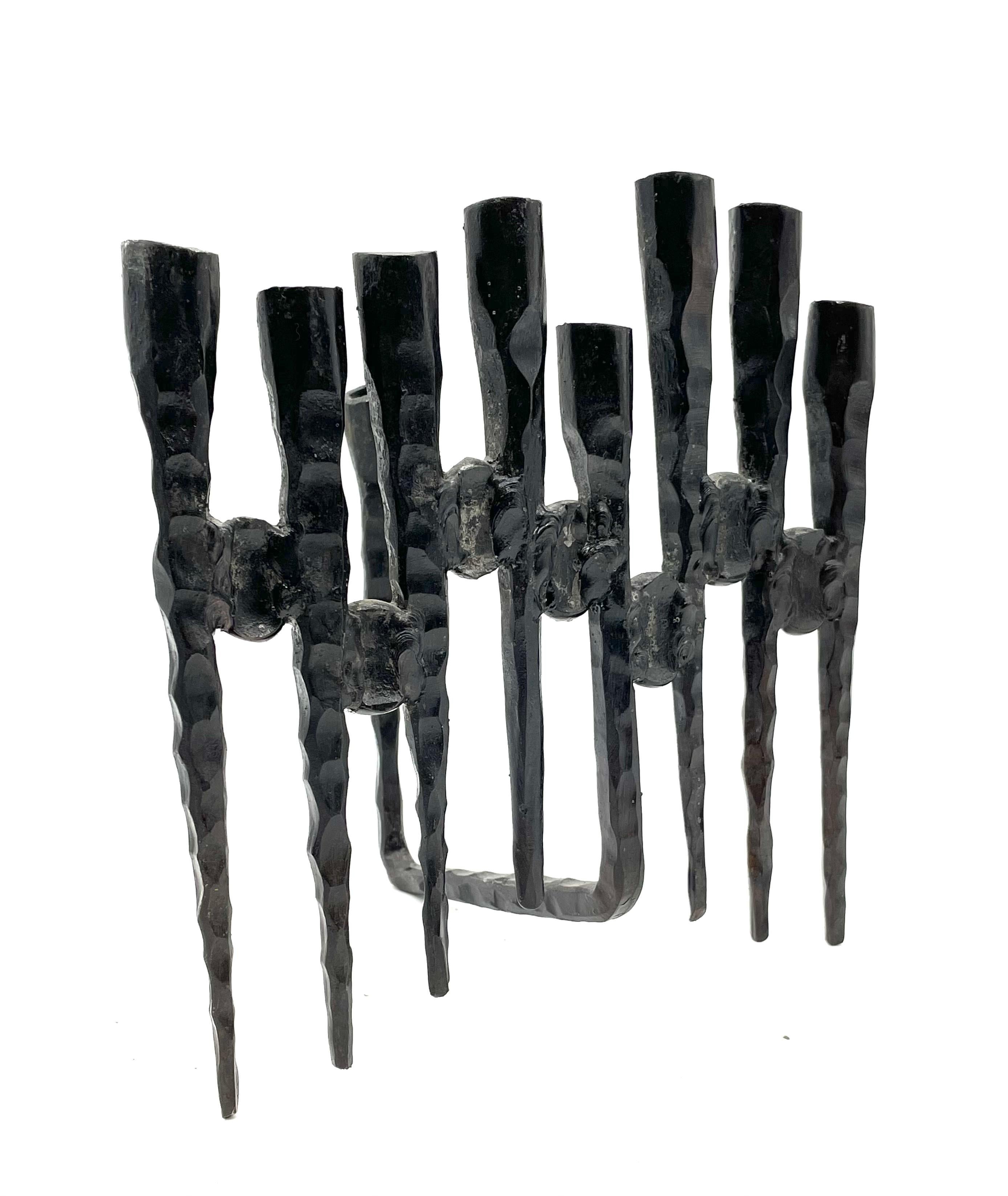 Fait main Lampe Hanukkah en fer brutaliste du milieu du 20e siècle par David Palombo en vente
