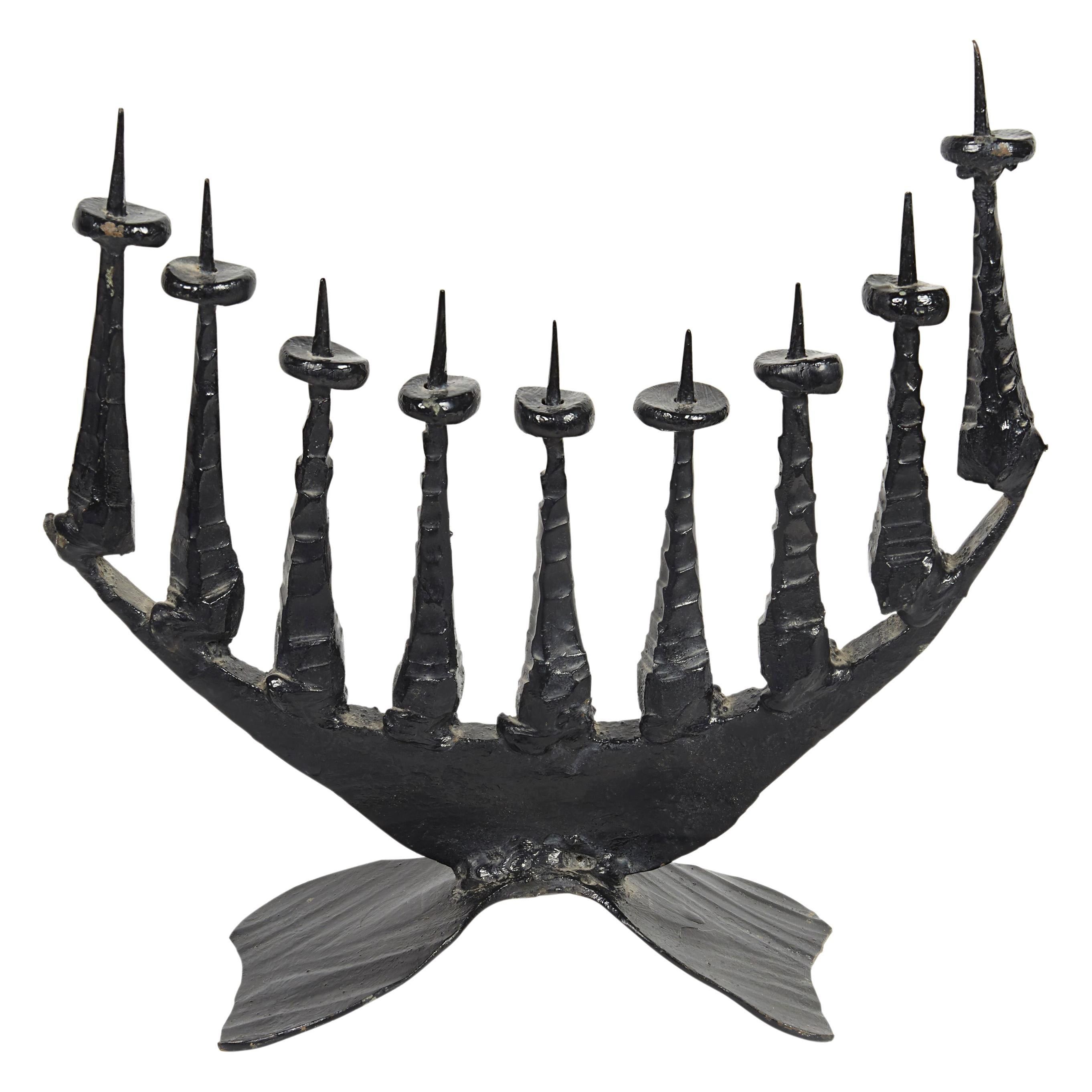 Lámpara menorá de Hanukkah de hierro brutalista de mediados del siglo XX por David Palombo