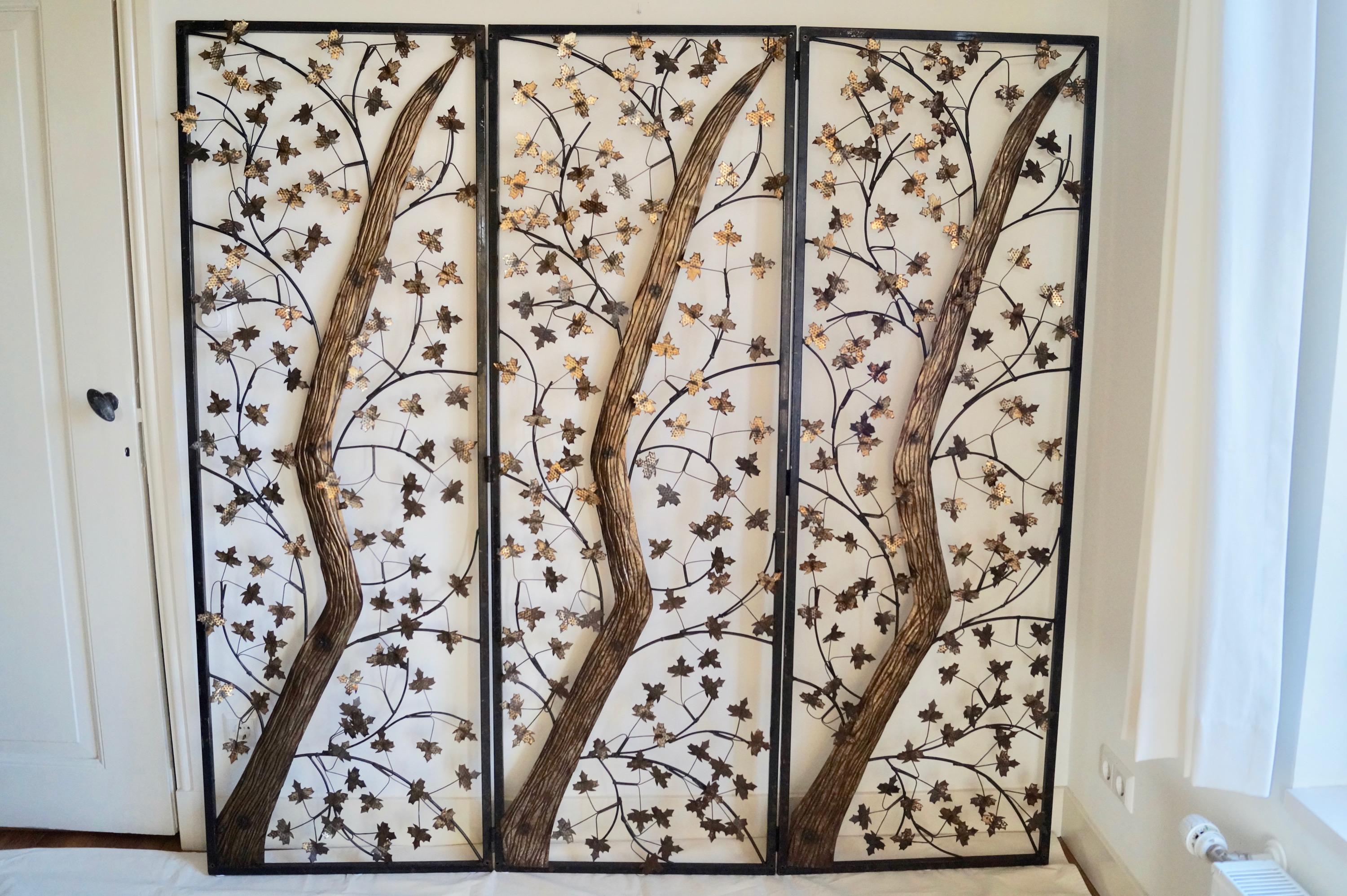 English Mid-20th Century Brutalist Metal and Brass Leaves Screen, England For Sale