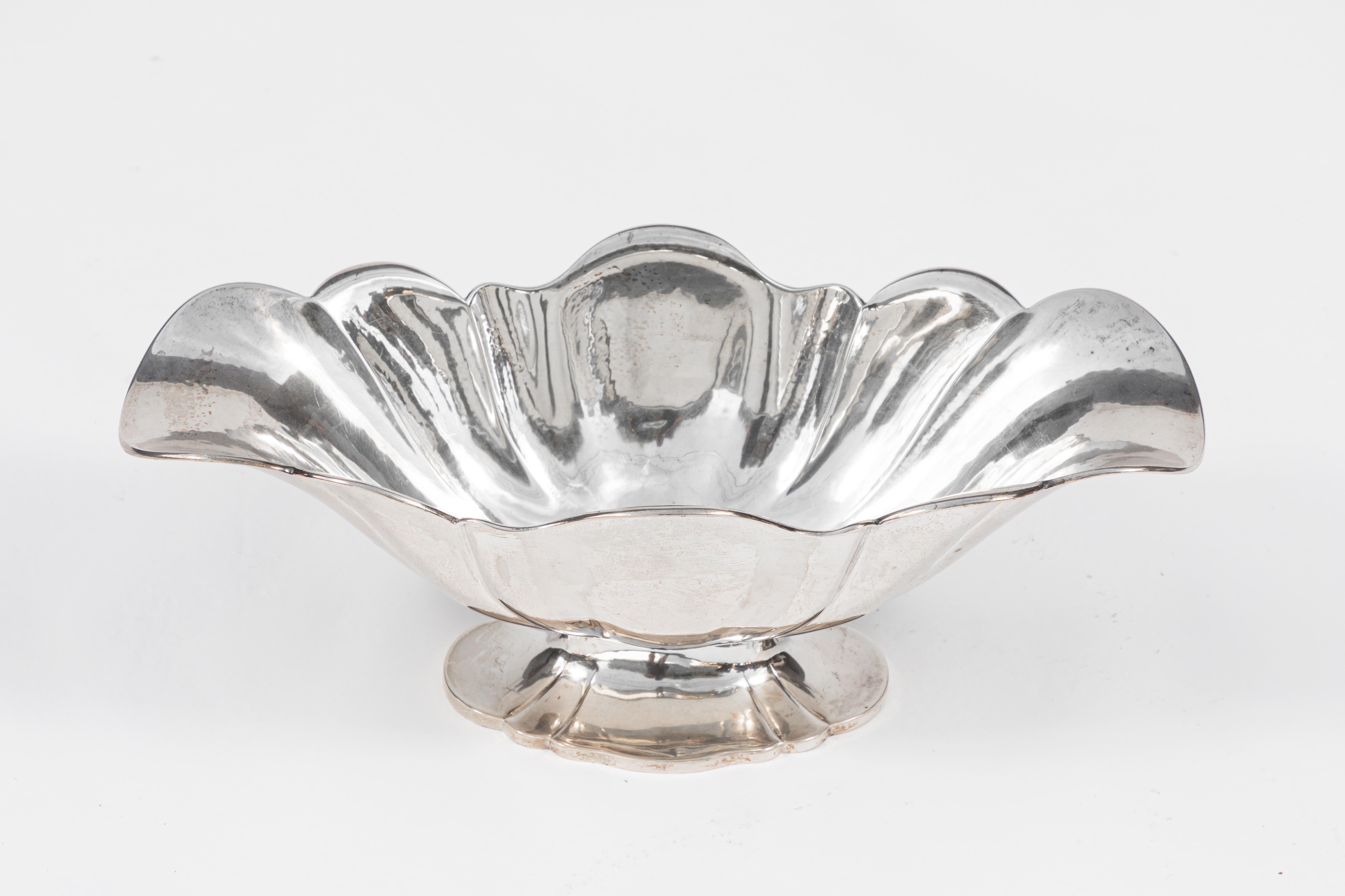 Hand-Crafted Mid-20th Century Buccellati Sterling Silver Scalloped Center Bowl