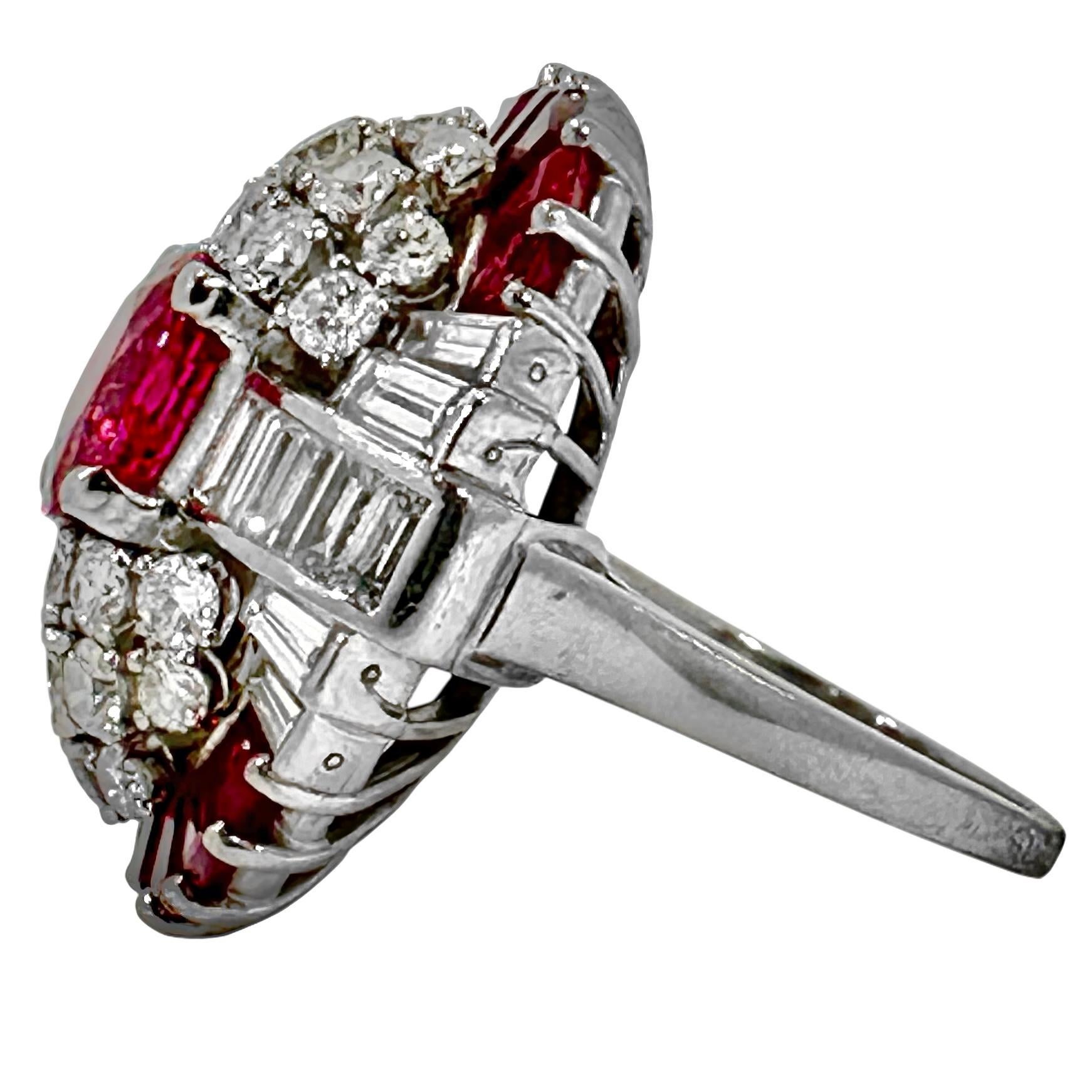 Les créations des frères Oscar Heyman font le bonheur des femmes fortunées depuis leur ouverture à New York en 1912. Cette bague en platine, lancée sur le marché en 1949, incarne la finesse d'exécution des dessins originaux, caractéristique de