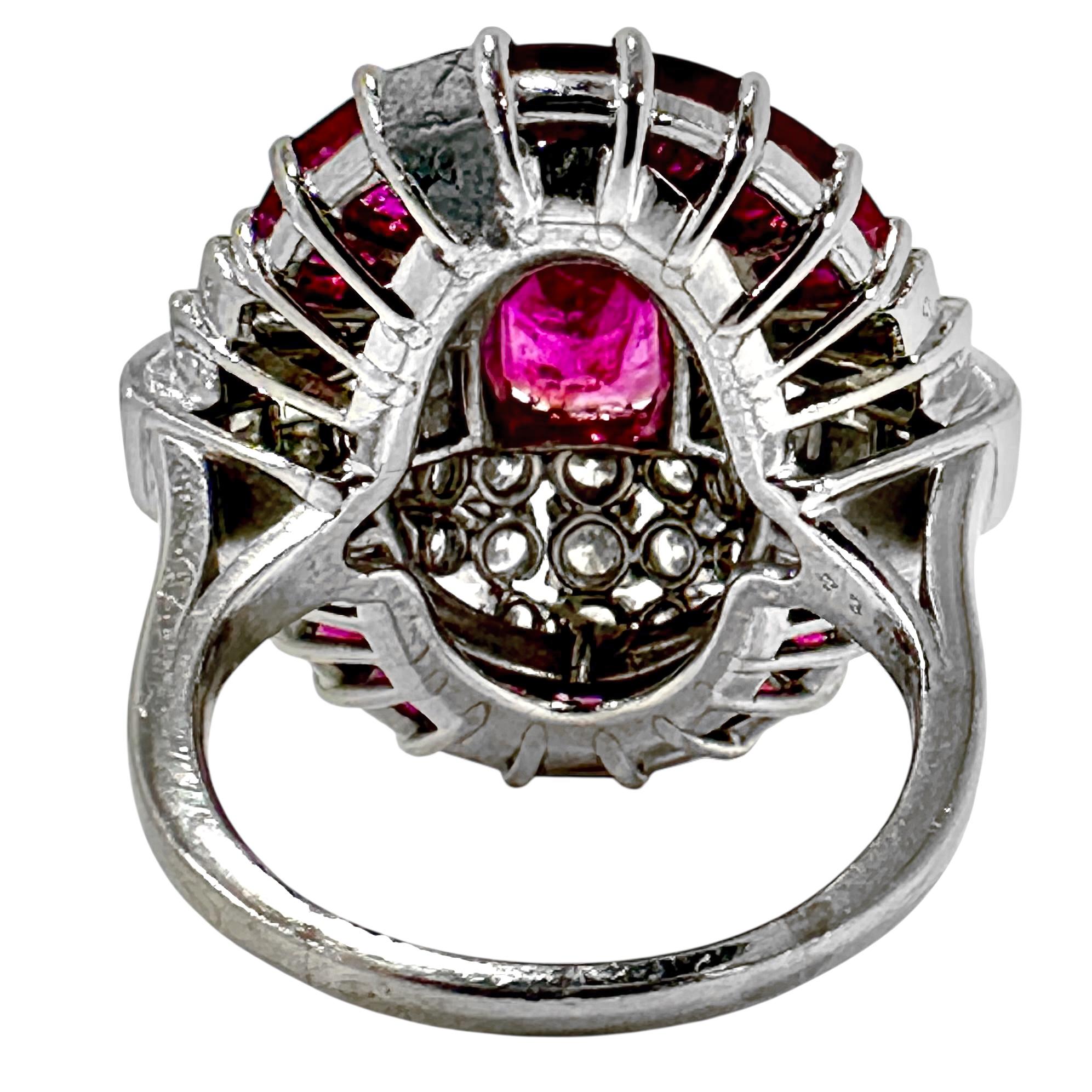 Taille brillant Bague de cocktail en rubis et diamants de Birmanie du milieu du 20e siècle par Oscar Heyman Brothers en vente