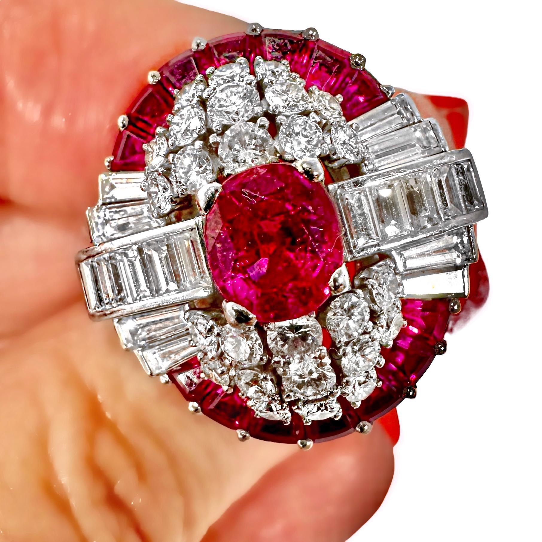 Bague de cocktail en rubis et diamants de Birmanie du milieu du 20e siècle par Oscar Heyman Brothers en vente 3