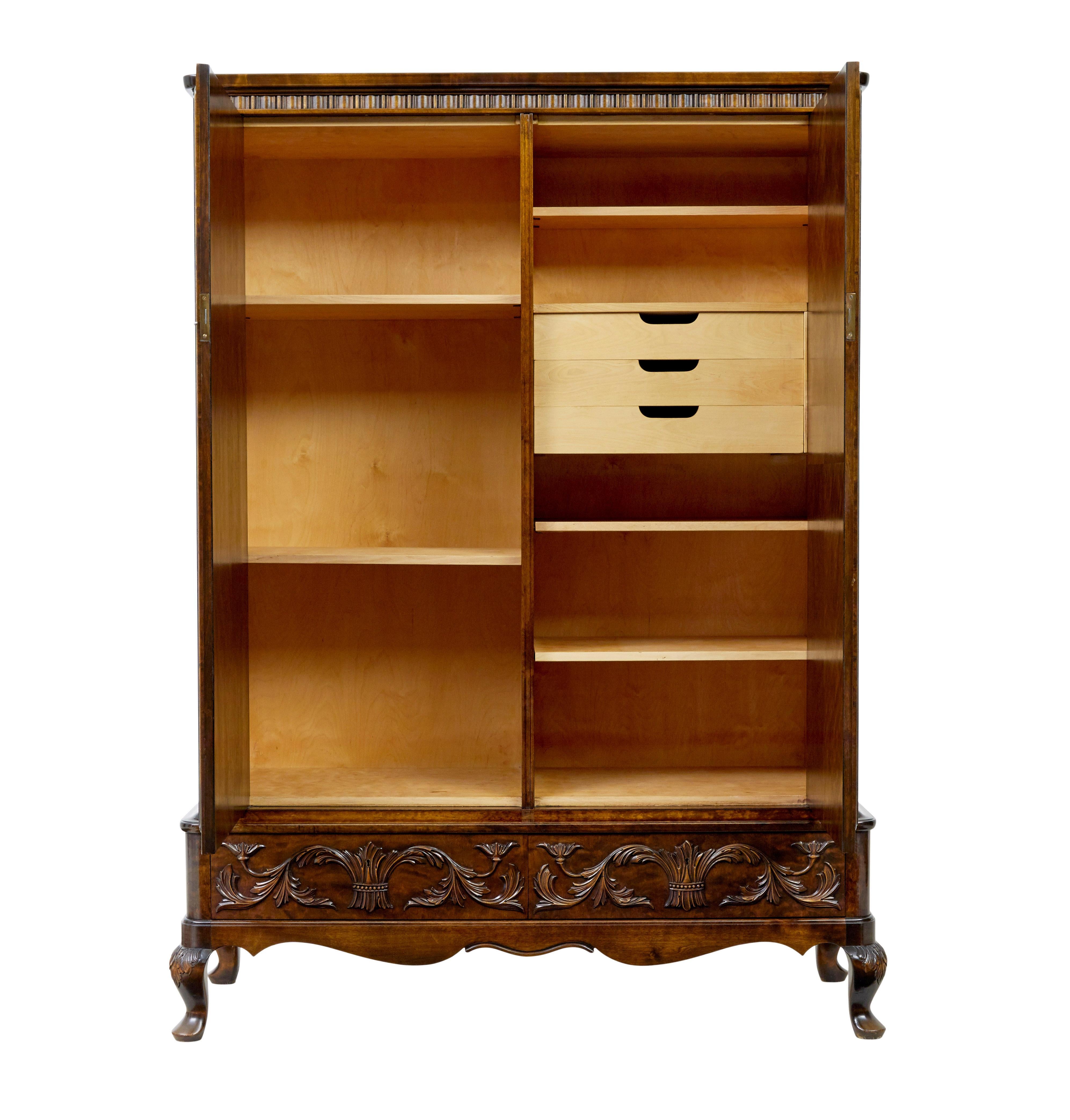 Néo-rococo Armoire en loupe de bouleau du milieu du 20e siècle par Bodafors en vente