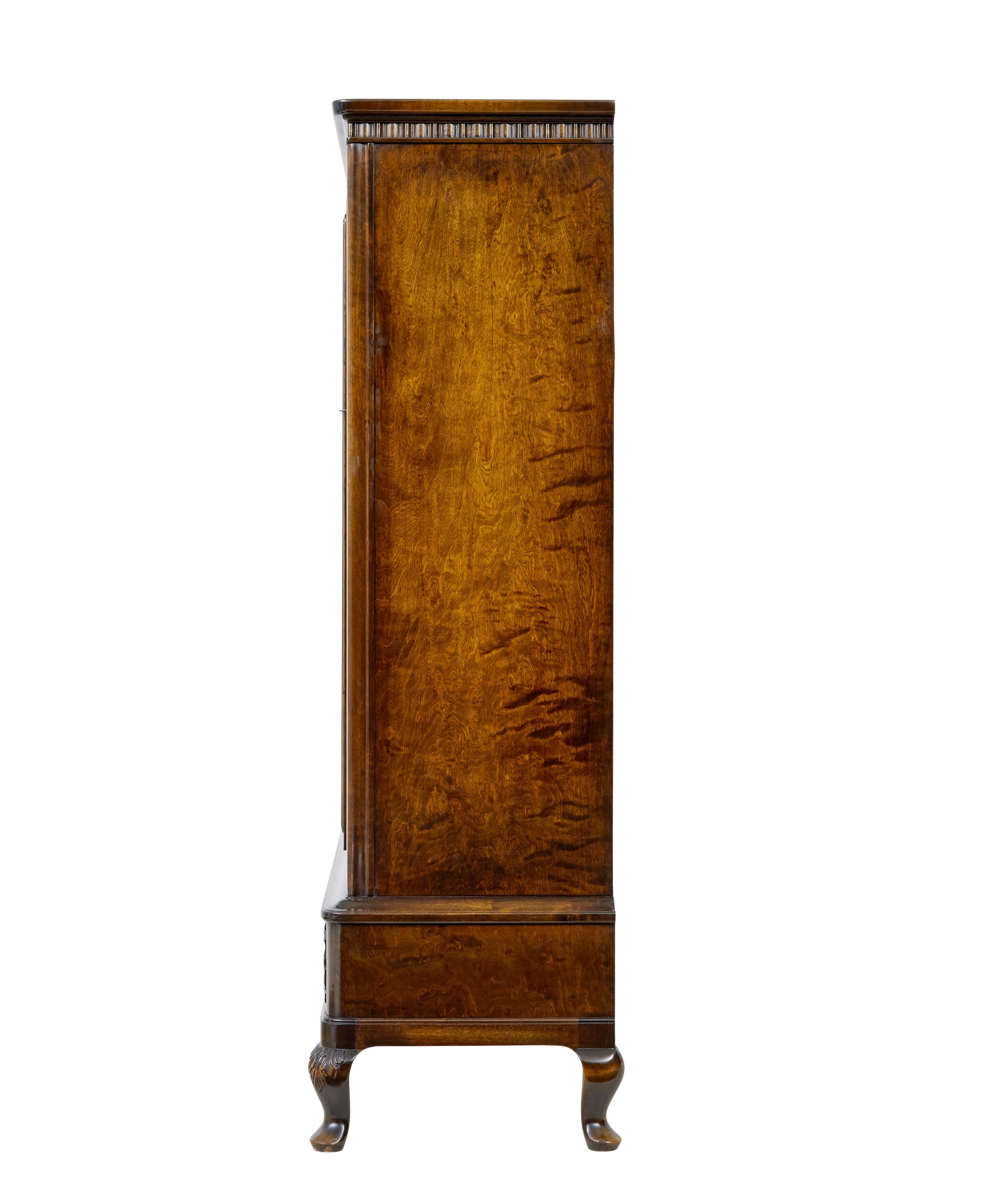 Armoire en loupe de bouleau du milieu du 20e siècle par Bodafors Bon état - En vente à Debenham, Suffolk