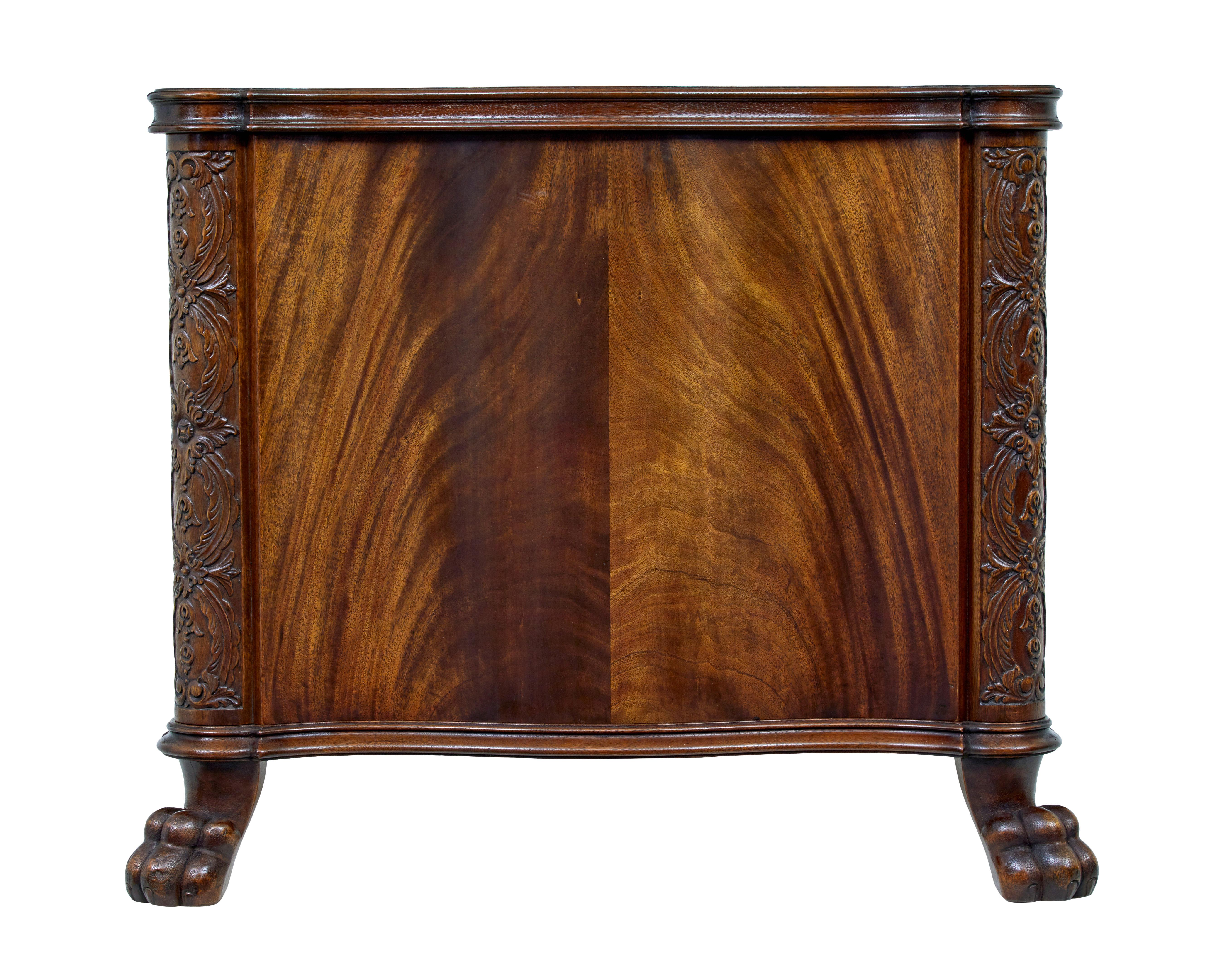 Mid 20th century carved mahogany Swedish desk In Good Condition For Sale In Debenham, Suffolk