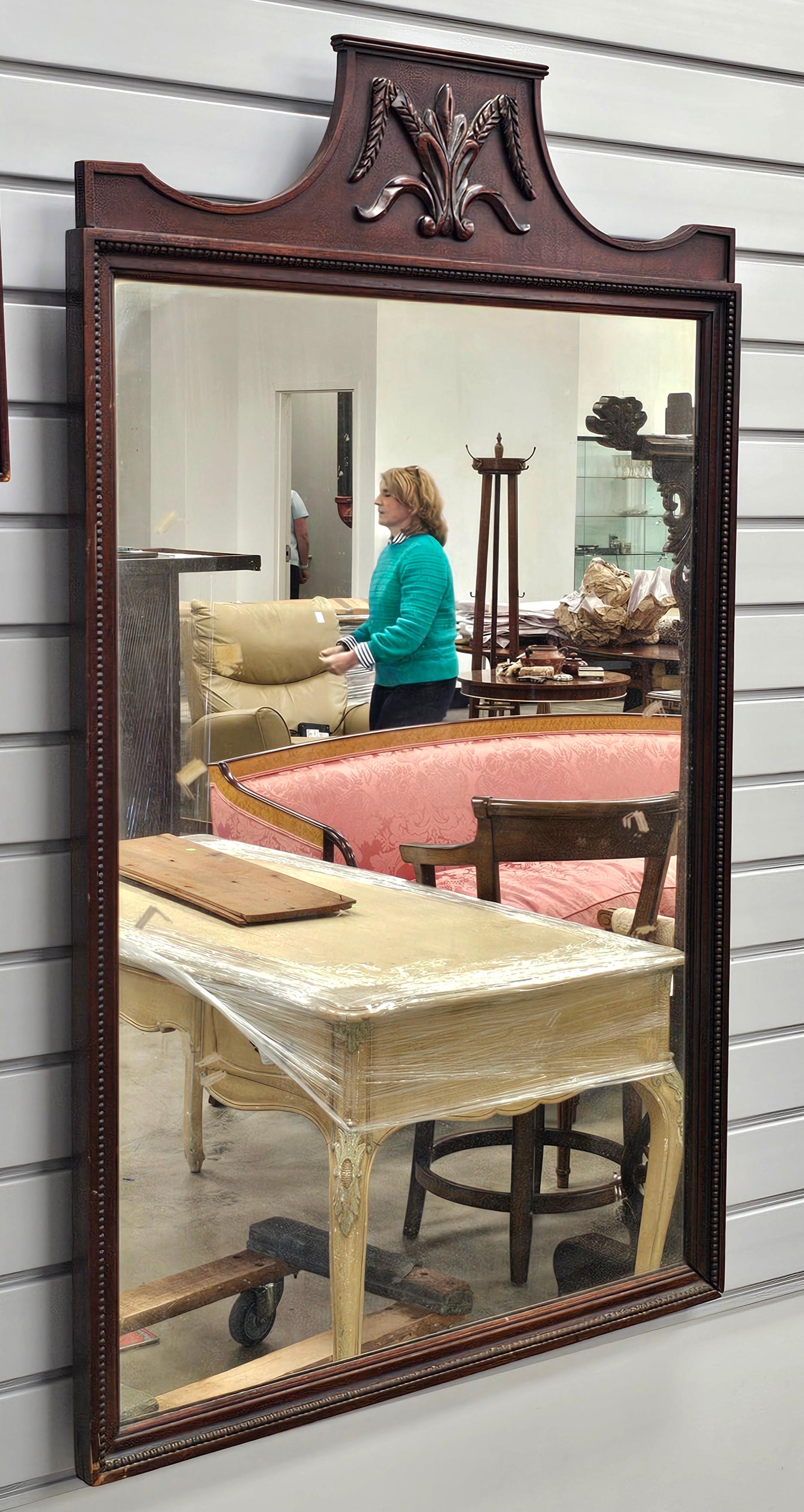 Mid 20th Century Carved Wheat Grass Mahogany Frame Wall Mirror In condizioni buone in vendita a Germantown, MD