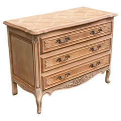 Commodes and Chests of Drawers