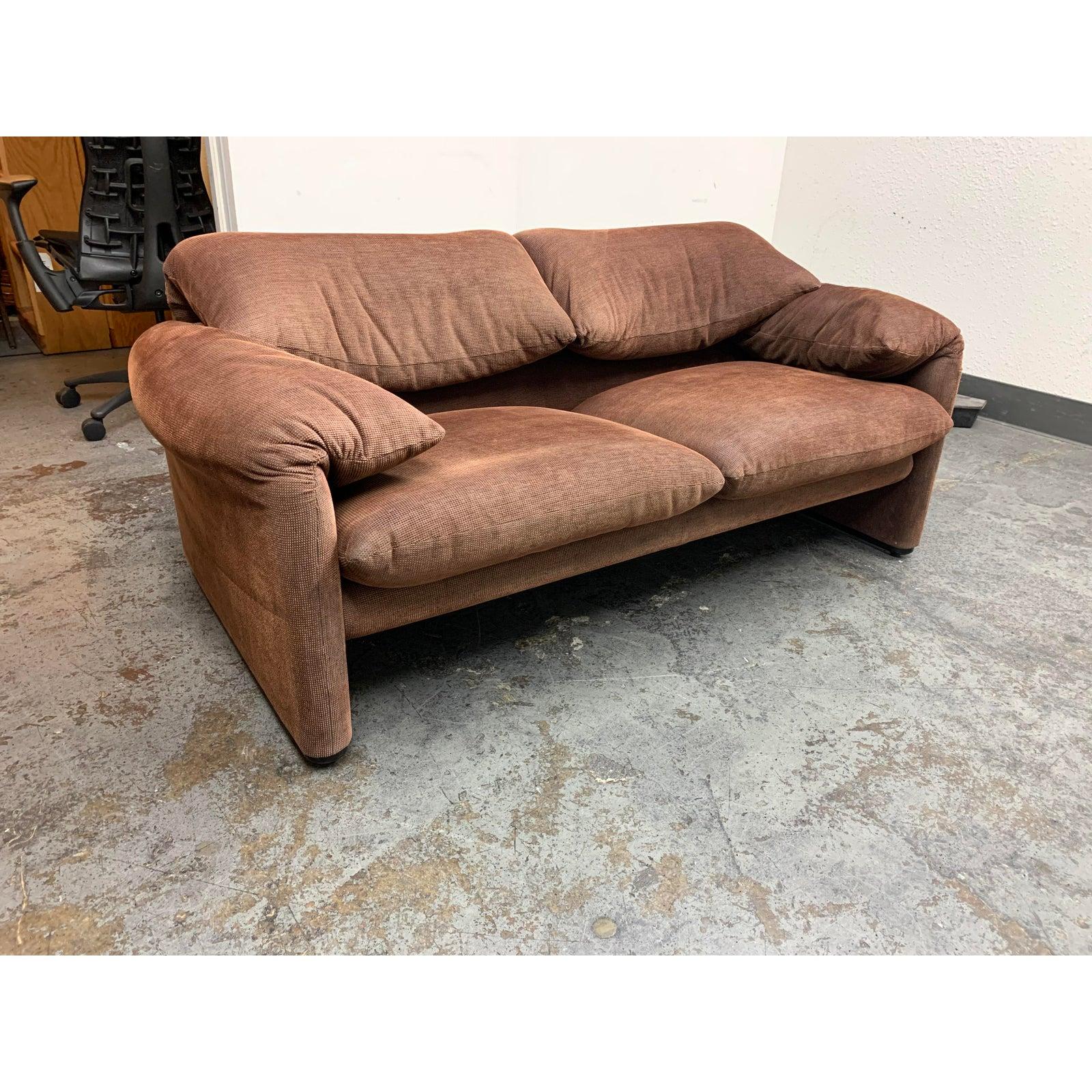 Presents a mid-20th century Maralunga loveseat by Cassina. Designed by by Vico Magistretti. Postmodern vibe combines top of the line Italian engineering for lounge worthy loveseat. Adjustable back and arms easily bend within upholstery. Fabric has