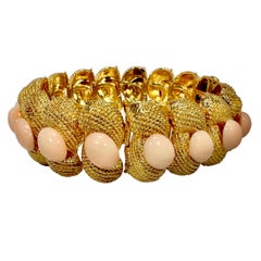 Mid-20th Century Casual Yet Elegant 18k Yellow Gold & Angel Skin Coral Bracelet