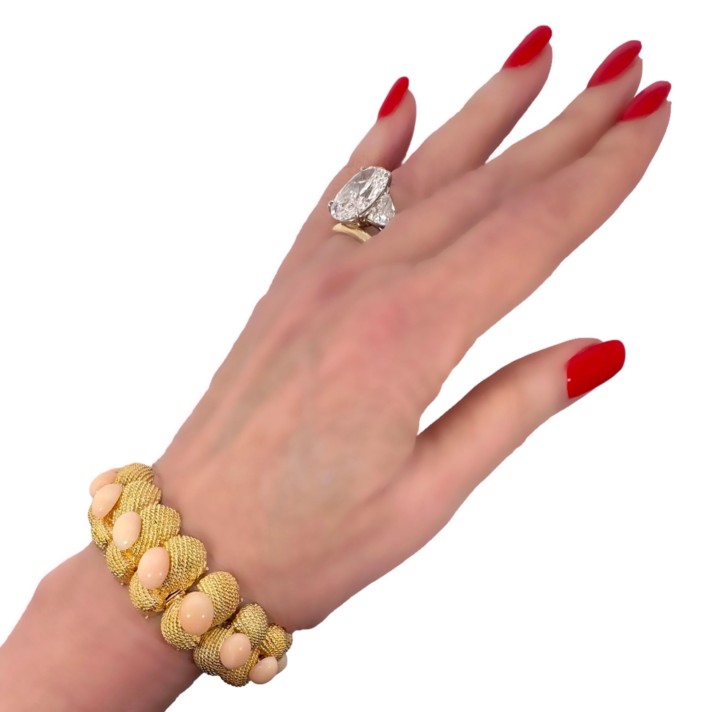 Mid-20th Century Casual Yet Elegant 18k Yellow Gold & Angel Skin Coral Bracelet For Sale 1