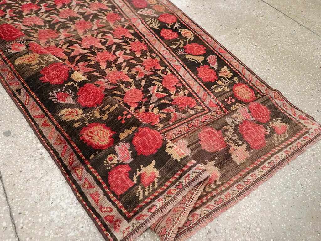 Alfombra de acento caucásica Karabagh de mediados del siglo XX en venta 1