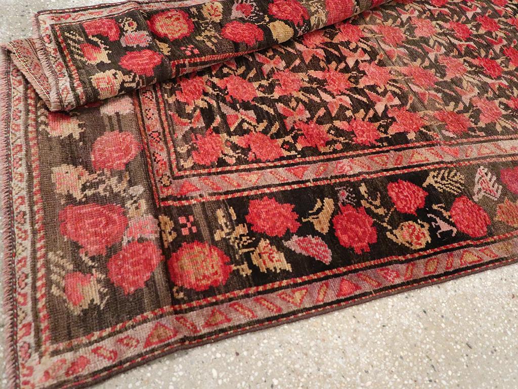 Alfombra de acento caucásica Karabagh de mediados del siglo XX en venta 2