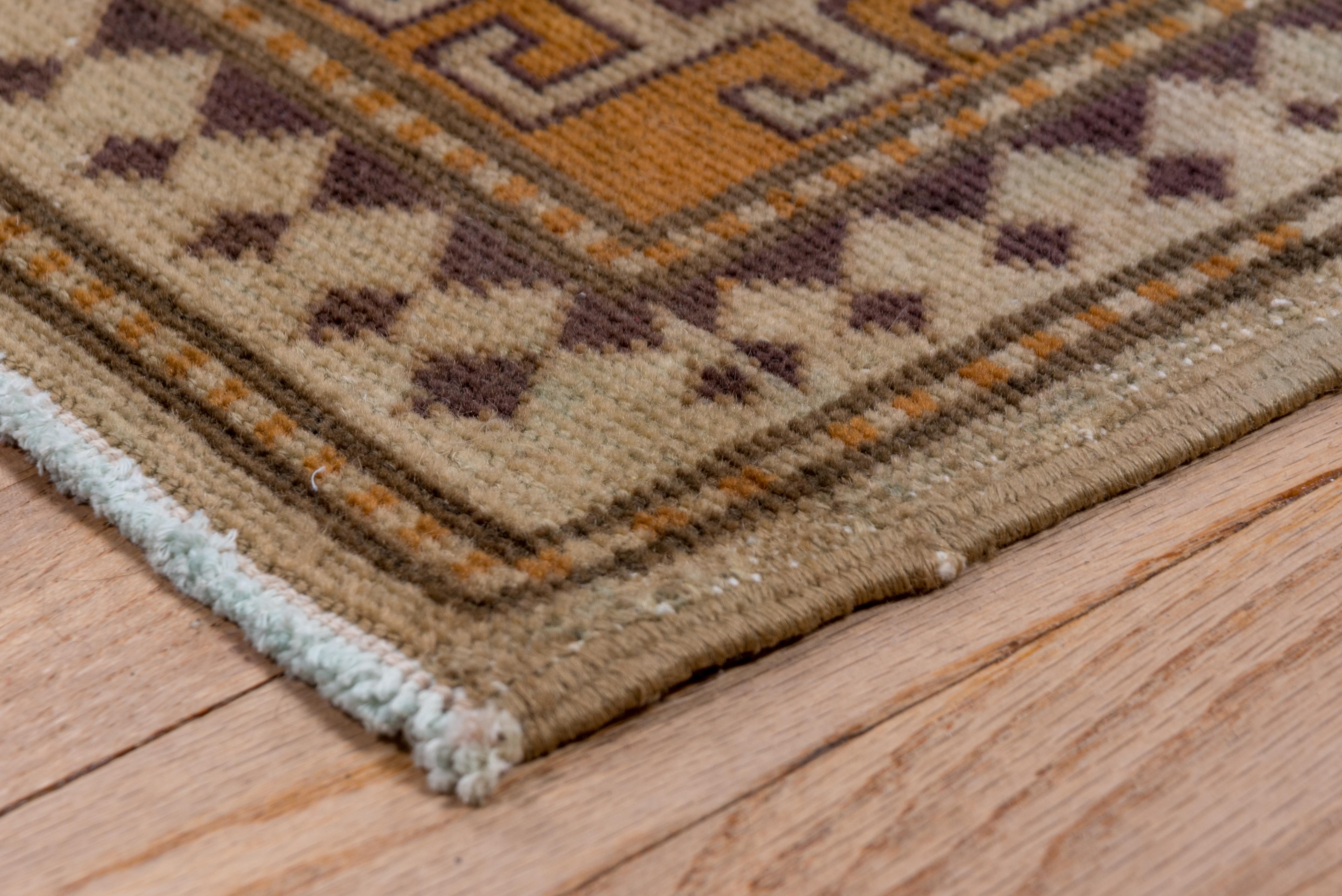 Mid-20th Century Caucasian Rug In Good Condition For Sale In New York, NY