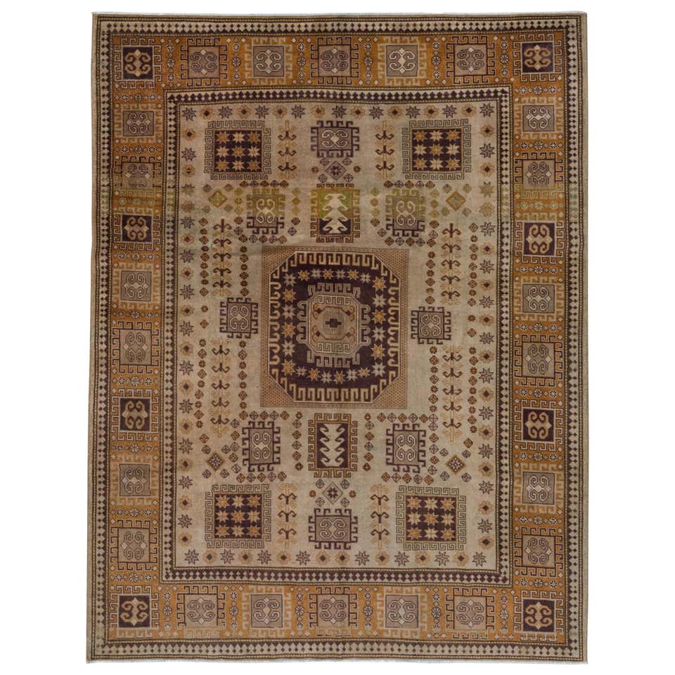Medieval Rugs and Carpets - 21 For Sale at 1stdibs
