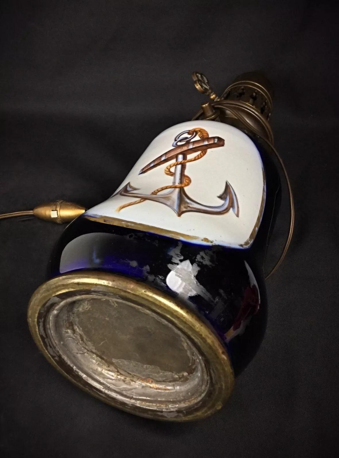 Français Base de lampe en céramique du milieu du 20e siècle avec motif d'ancre nautique - 2Y312 en vente