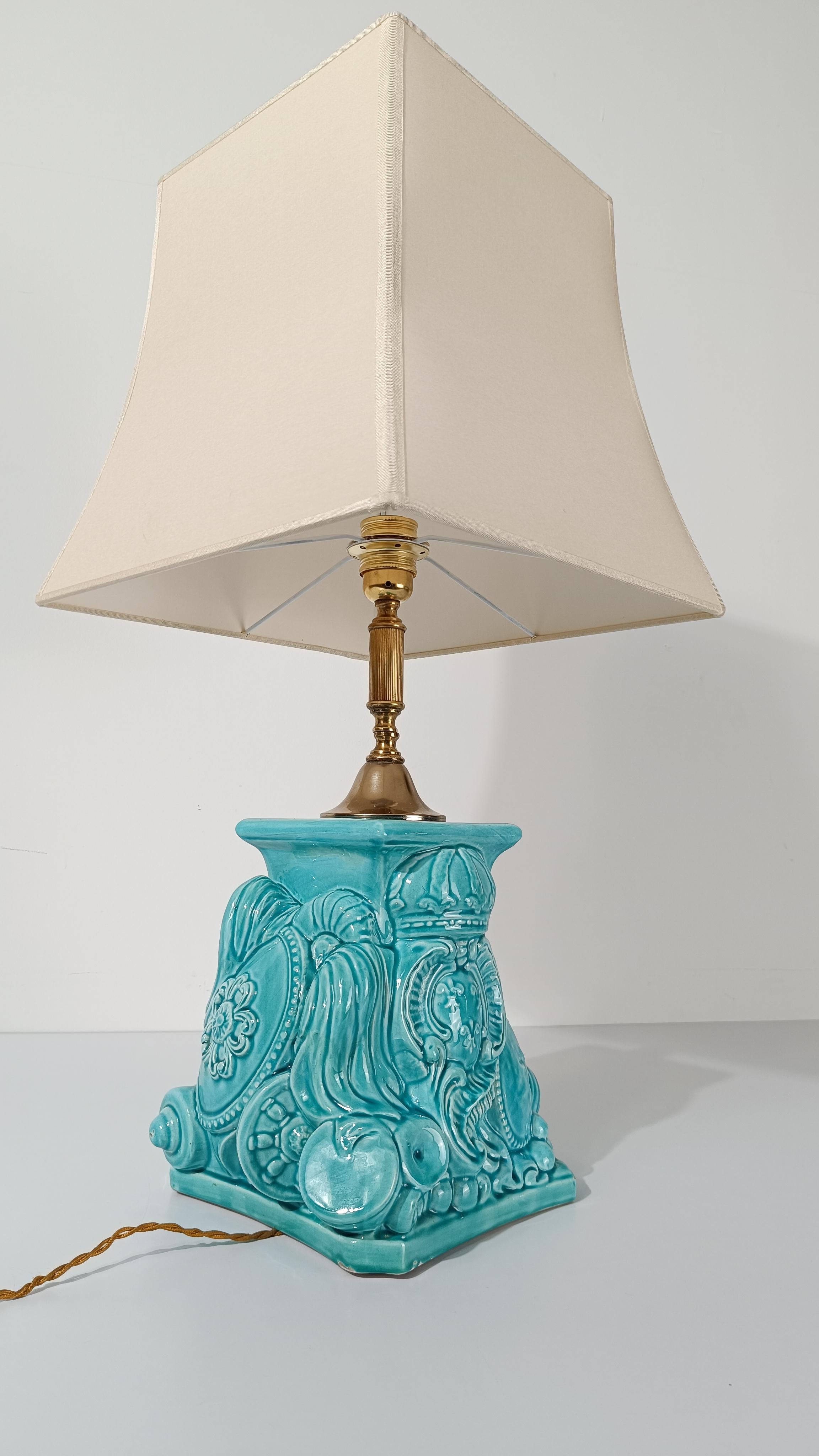 Mid 20th Century Ceramic Lamp Decorated with Italian Renaissance Arms and Armor For Sale 10