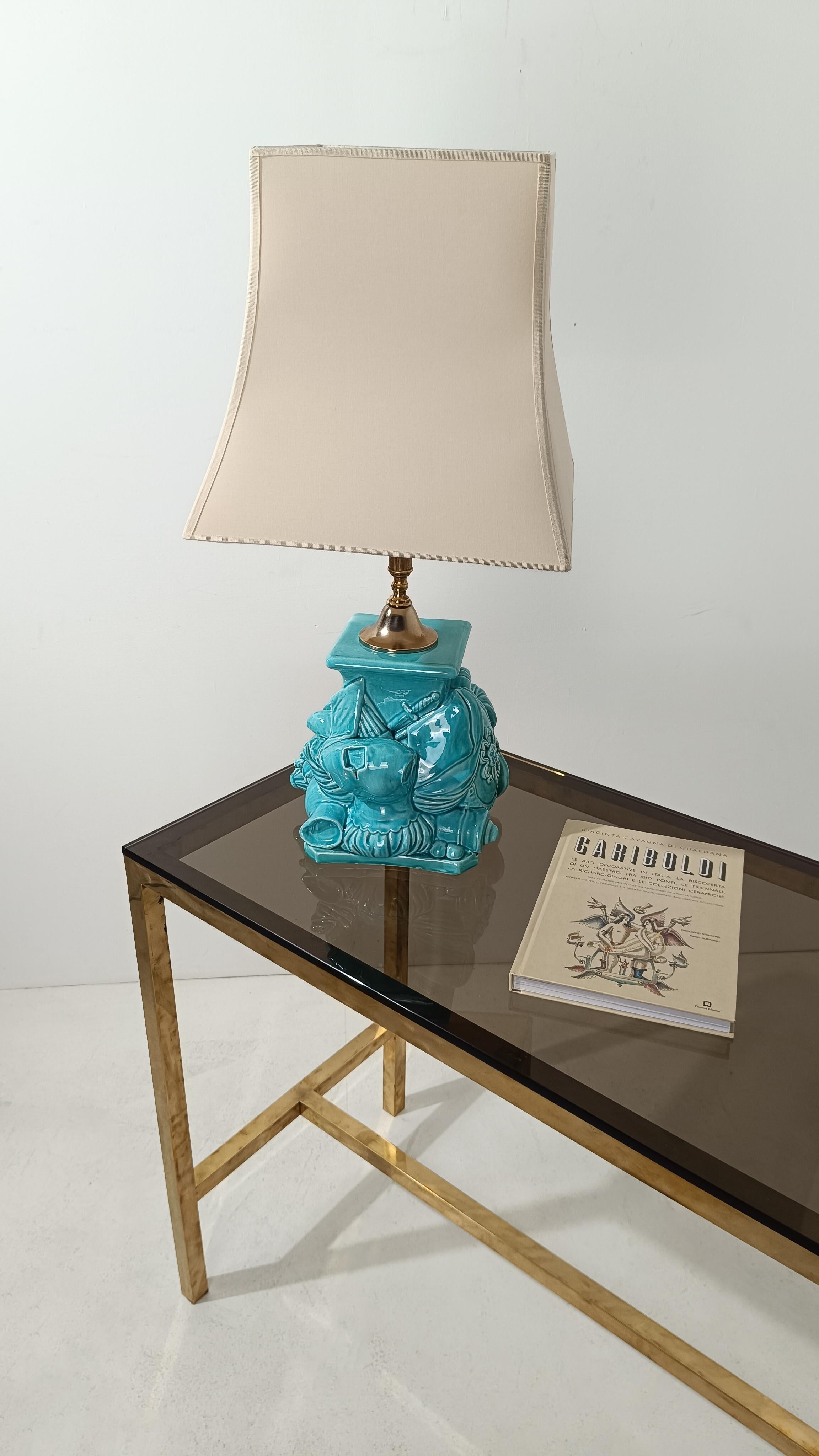 Metal Mid 20th Century Ceramic Lamp Decorated with Italian Renaissance Arms and Armor For Sale