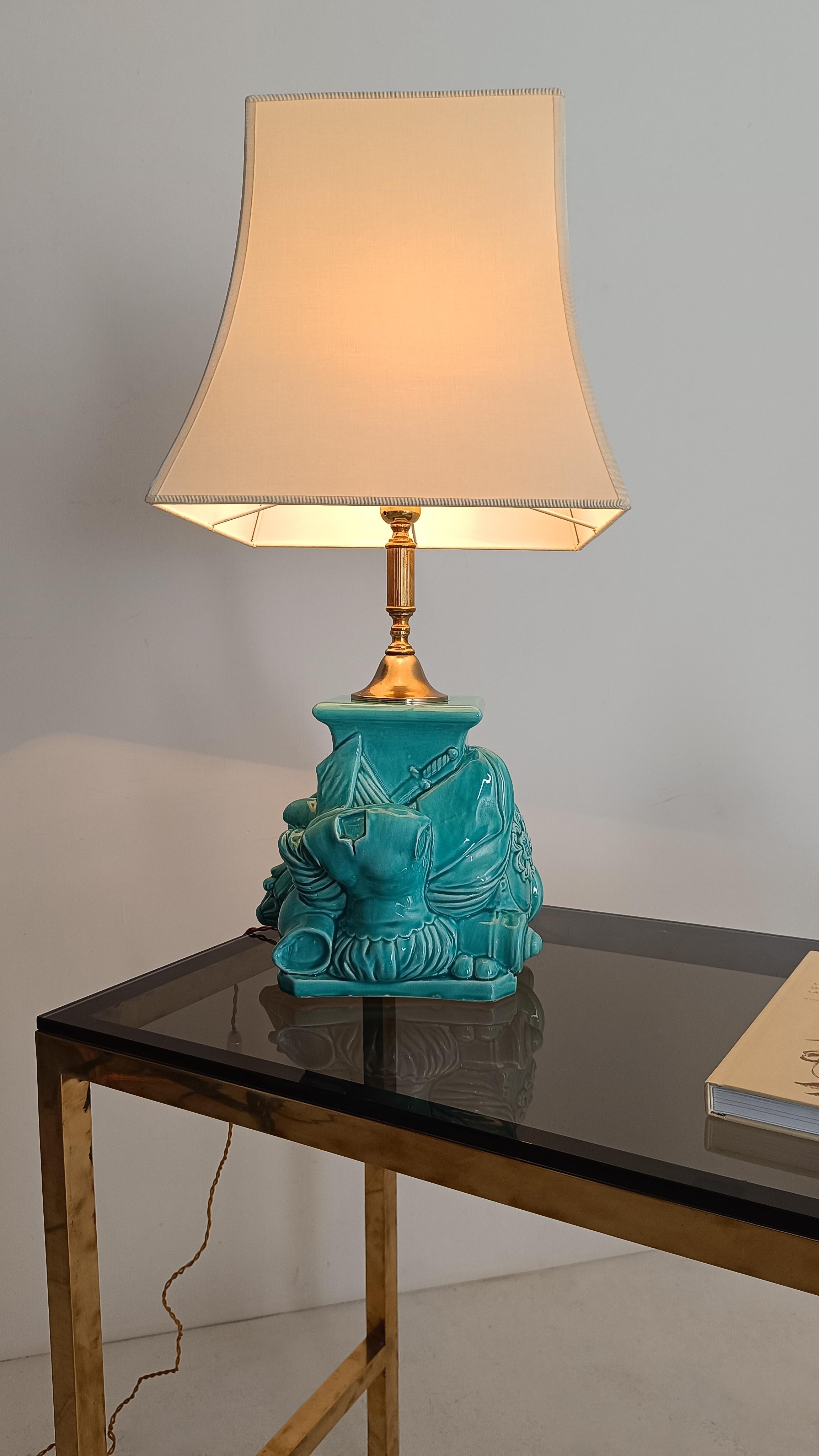 Mid 20th Century Ceramic Lamp Decorated with Italian Renaissance Arms and Armor For Sale 2