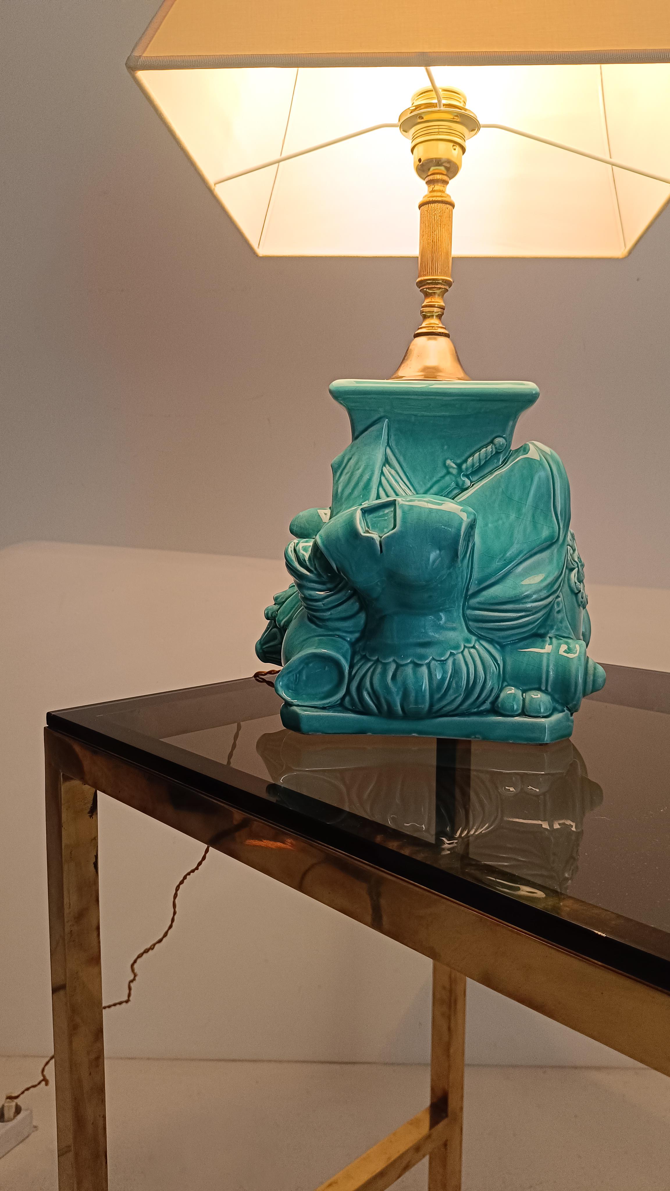 Mid 20th Century Ceramic Lamp Decorated with Italian Renaissance Arms and Armor For Sale 3