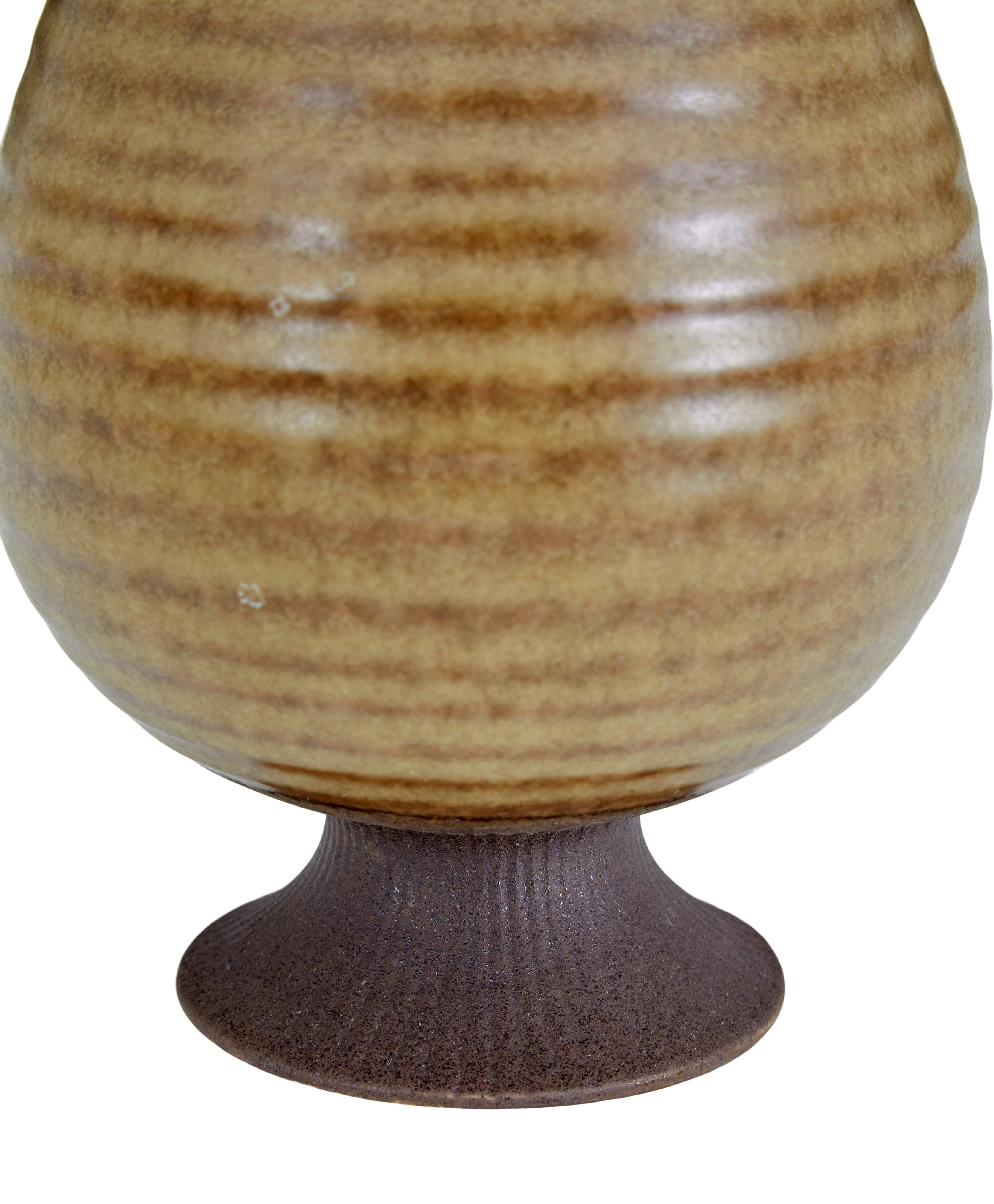 Mid 20th century ceramic pot by Gunnar Nylund of Rorstrand (Moderne der Mitte des Jahrhunderts) im Angebot