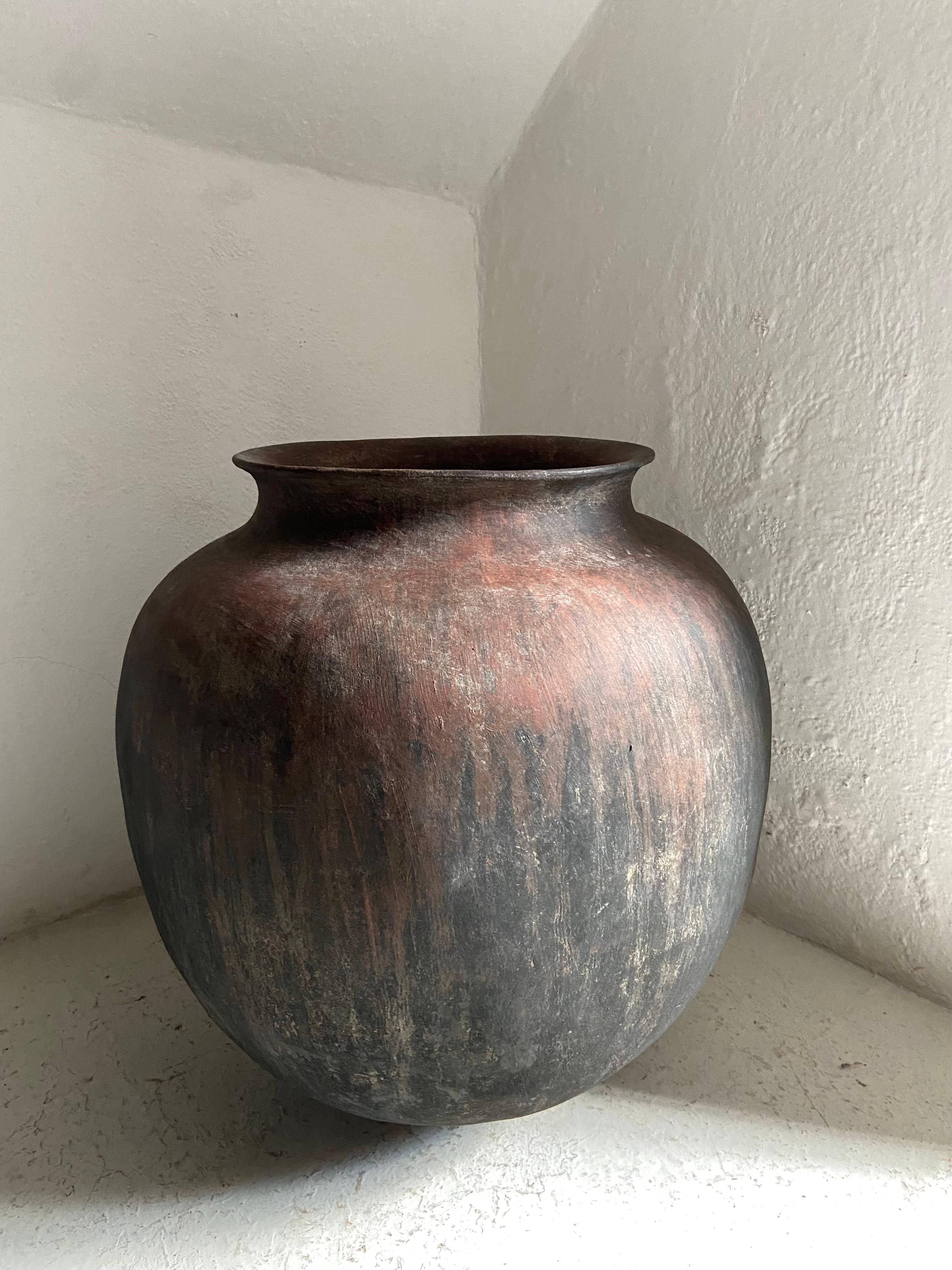Mid-20th Century Ceramic Pot from Mexico In Fair Condition In San Miguel de Allende, Guanajuato
