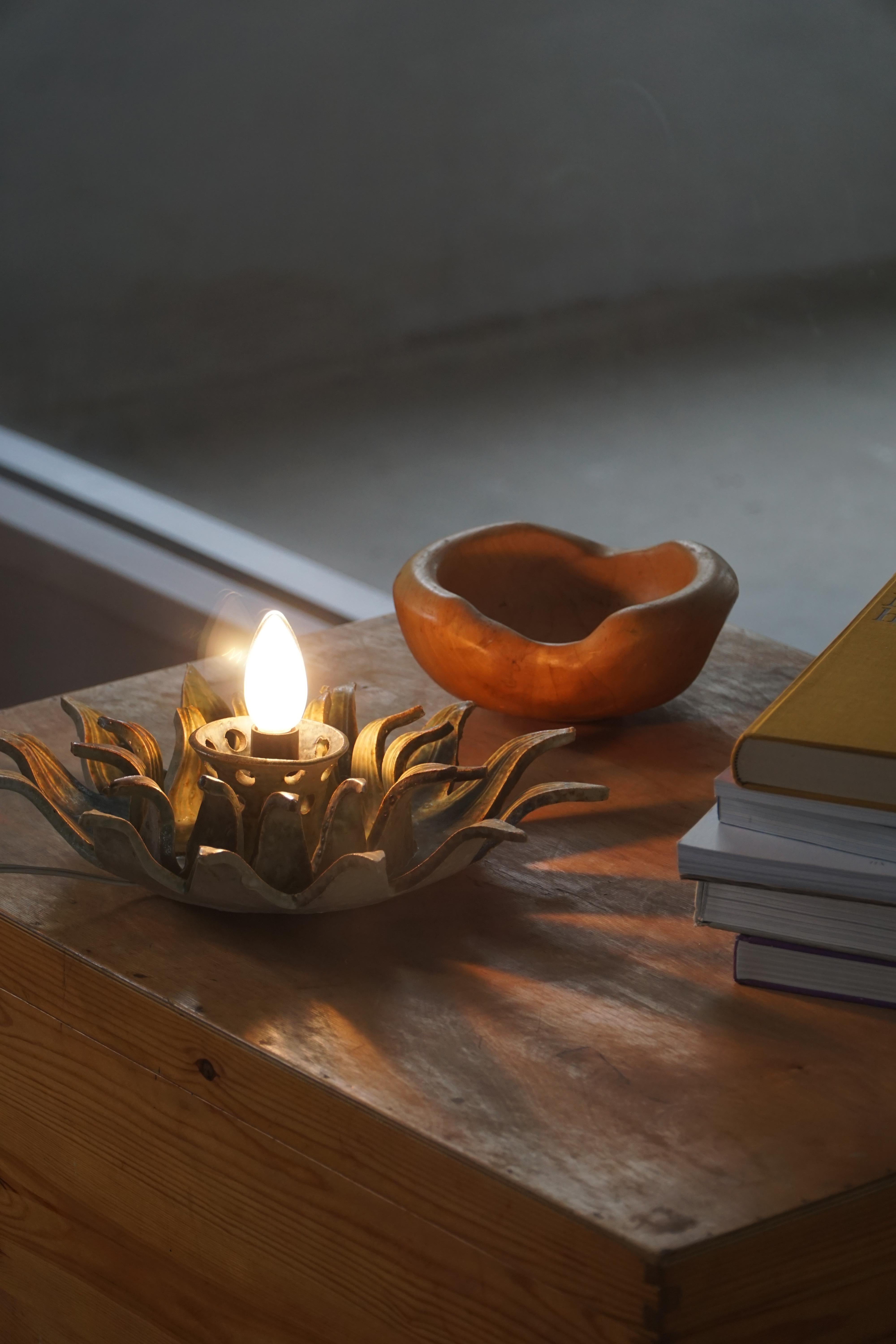 Mitte des 20. Jahrhunderts Keramik Sunburst Wandlampe oder dekorative Wand-Skulptur, 1960er Jahre (Brutalismus) im Angebot