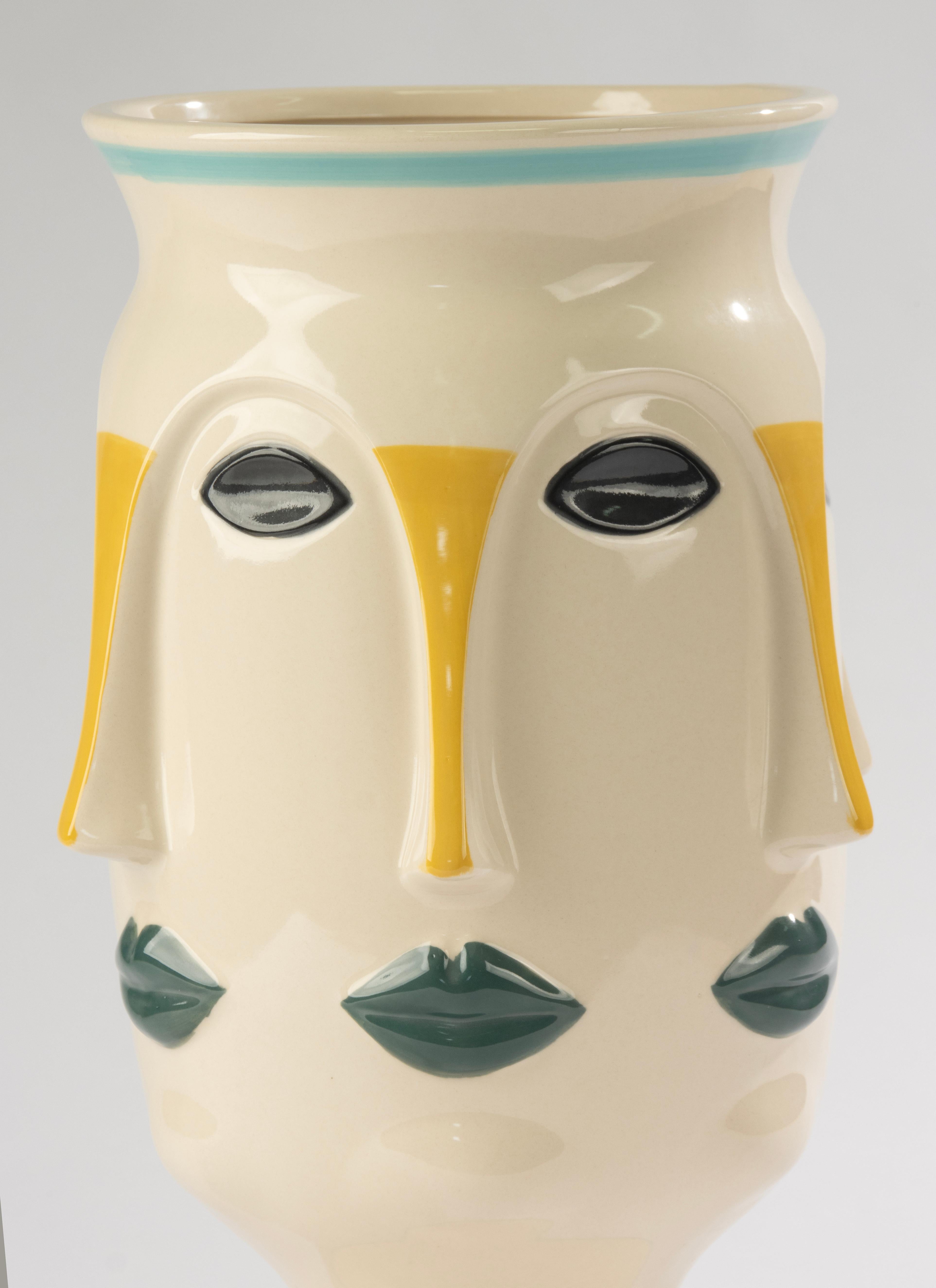 Mid-Century Modern Vase en céramique du milieu du 20e siècle - Vallauris AM - Décoré à la main - Visages cubistes en vente