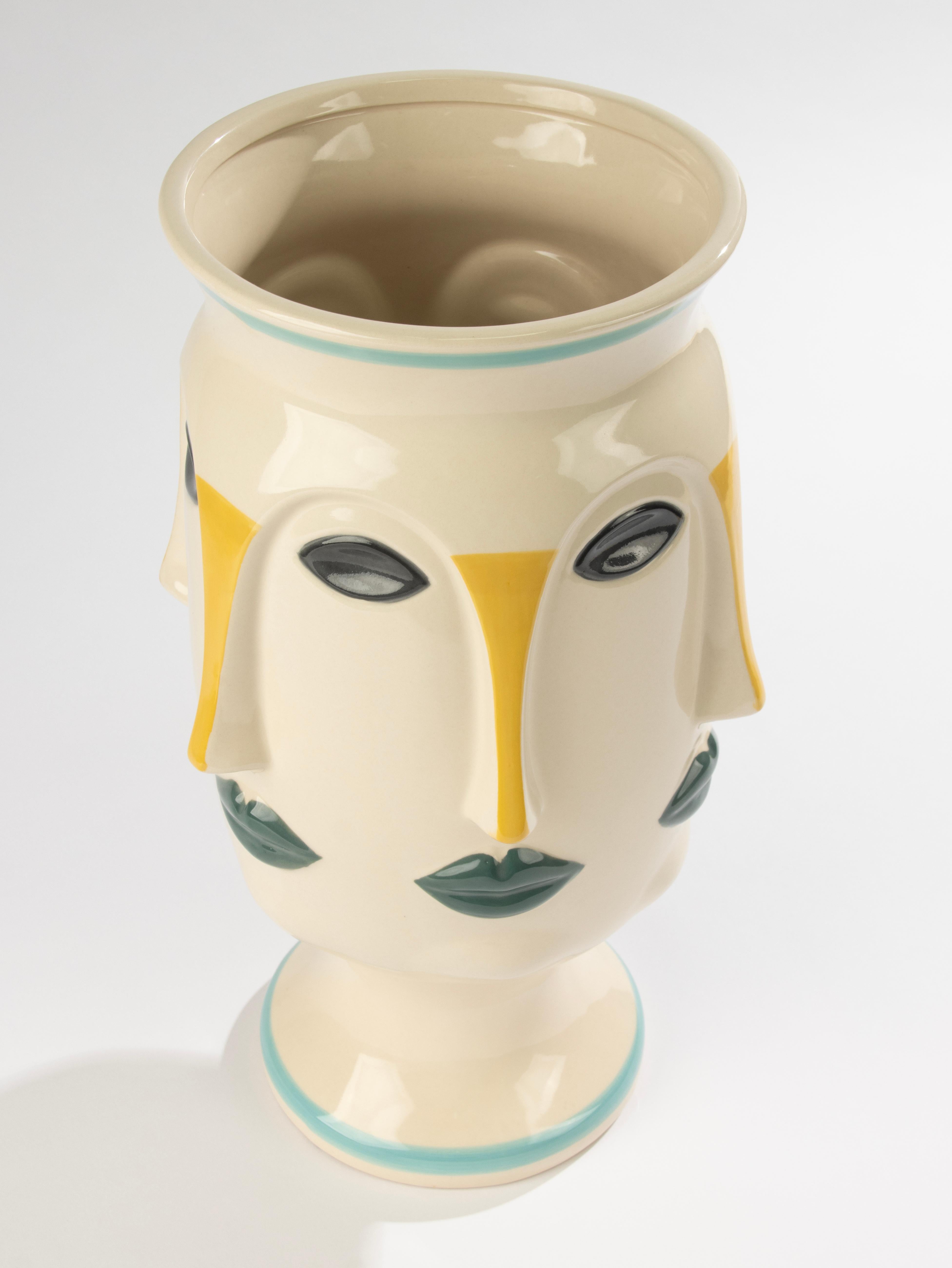 Peint à la main Vase en céramique du milieu du 20e siècle - Vallauris AM - Décoré à la main - Visages cubistes en vente