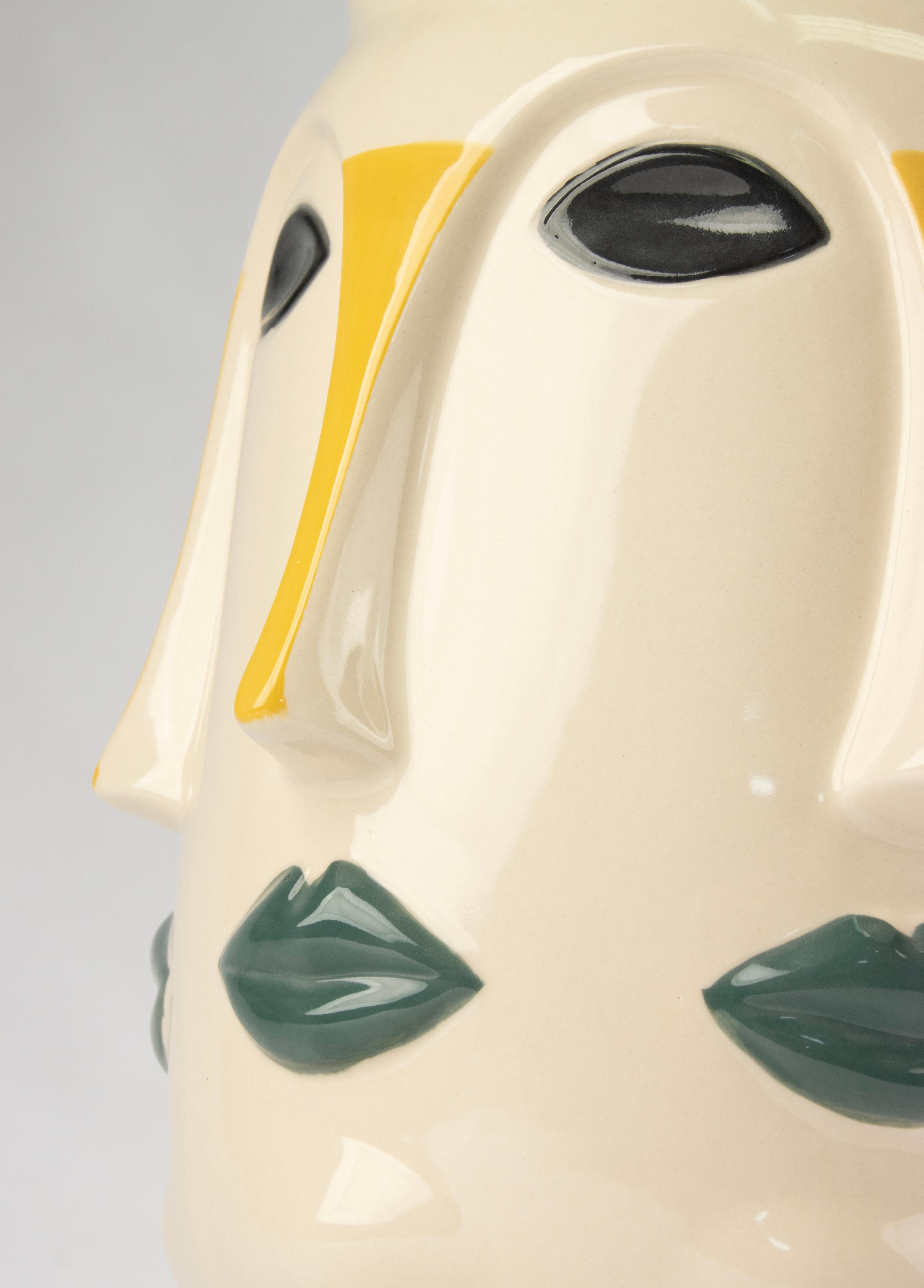 Céramique Vase en céramique du milieu du 20e siècle - Vallauris AM - Décoré à la main - Visages cubistes en vente