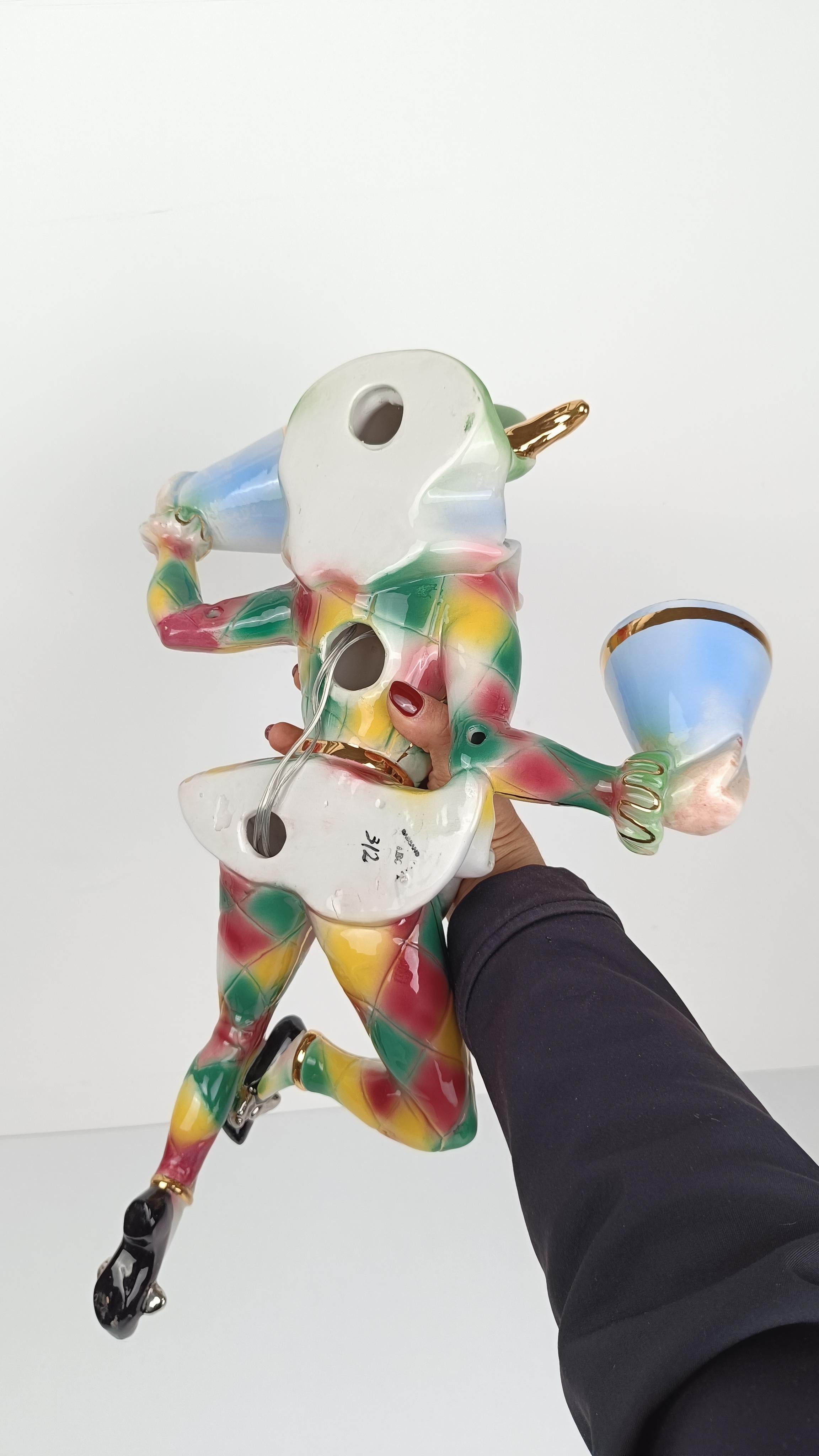 Mid 20th Century Ceramic Wall Light depicting Harlequin a Carnival Venetian Mask In Good Condition For Sale In Roma, IT