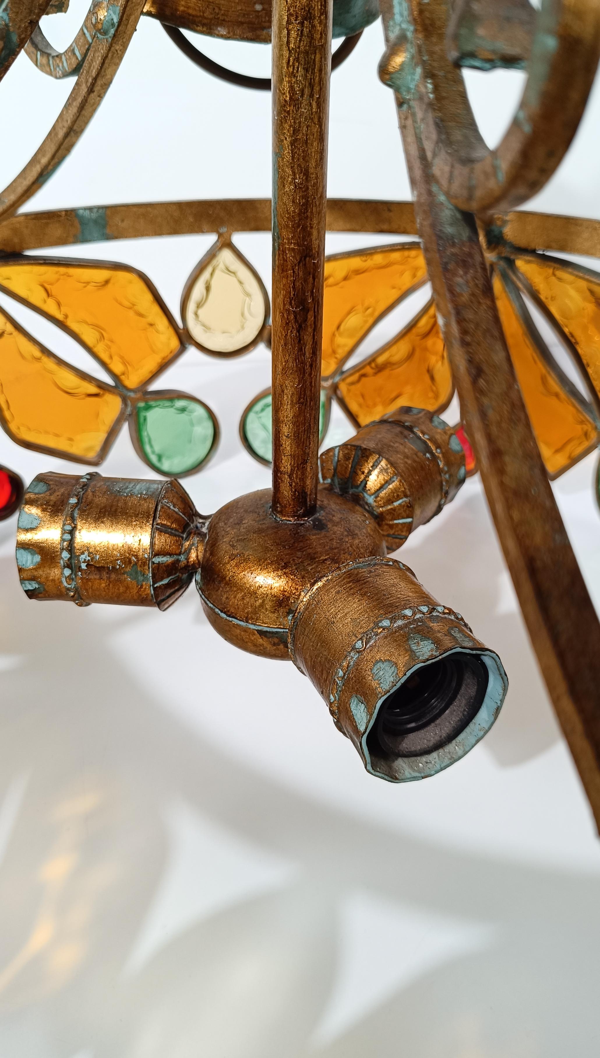Lustre du milieu du XXe siècle en fer forgé doré et verre Hammer par LONGOBARD en vente 6