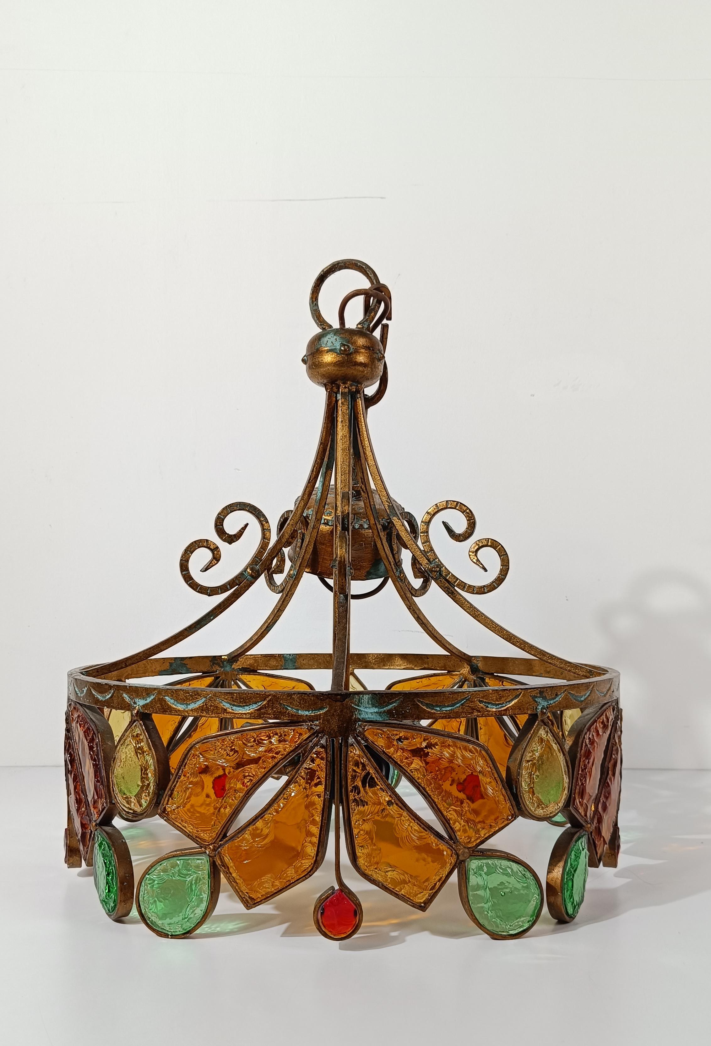 Lustre du milieu du XXe siècle en fer forgé doré et verre Hammer par LONGOBARD en vente 7
