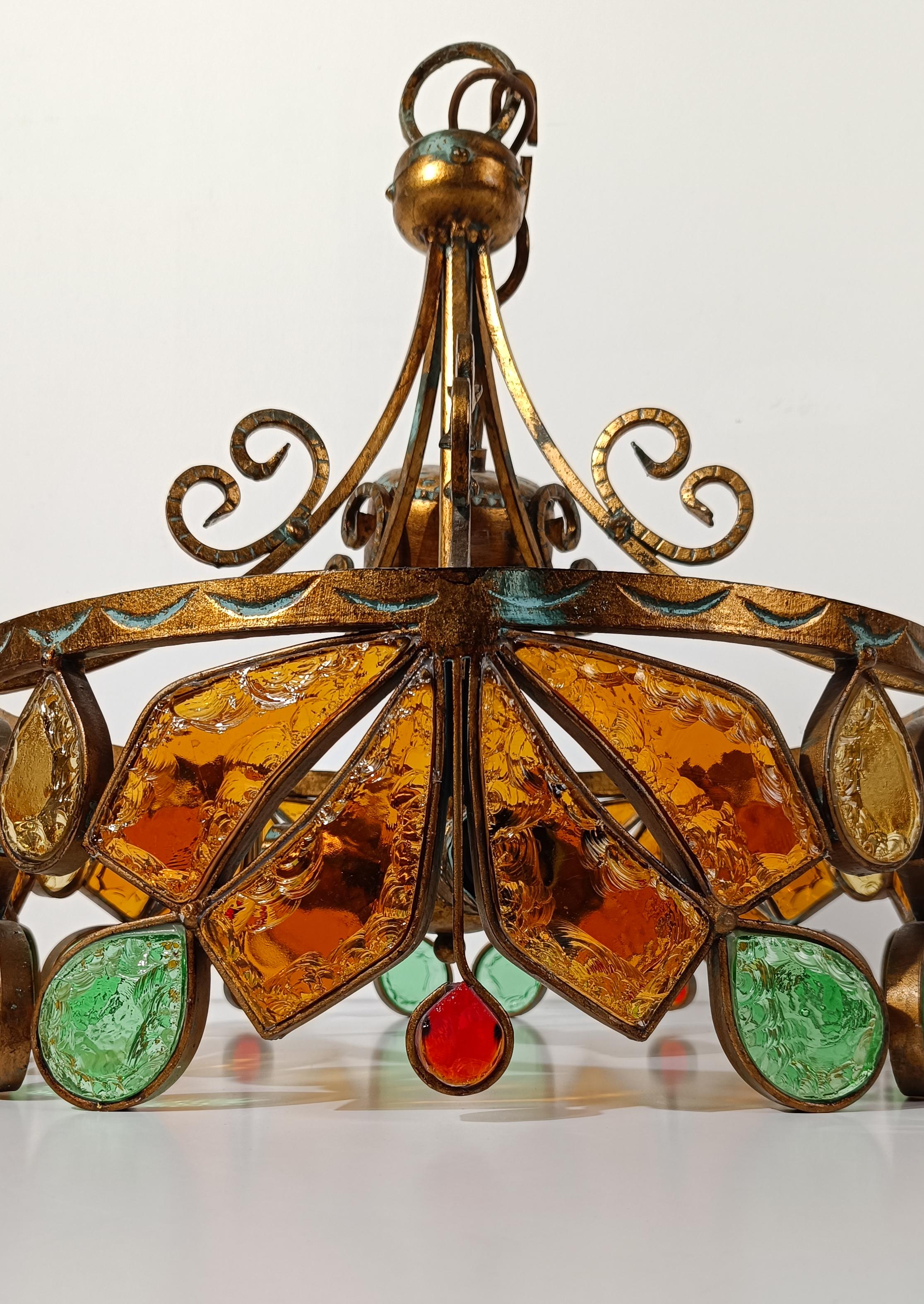 Lustre du milieu du XXe siècle en fer forgé doré et verre Hammer par LONGOBARD en vente 10