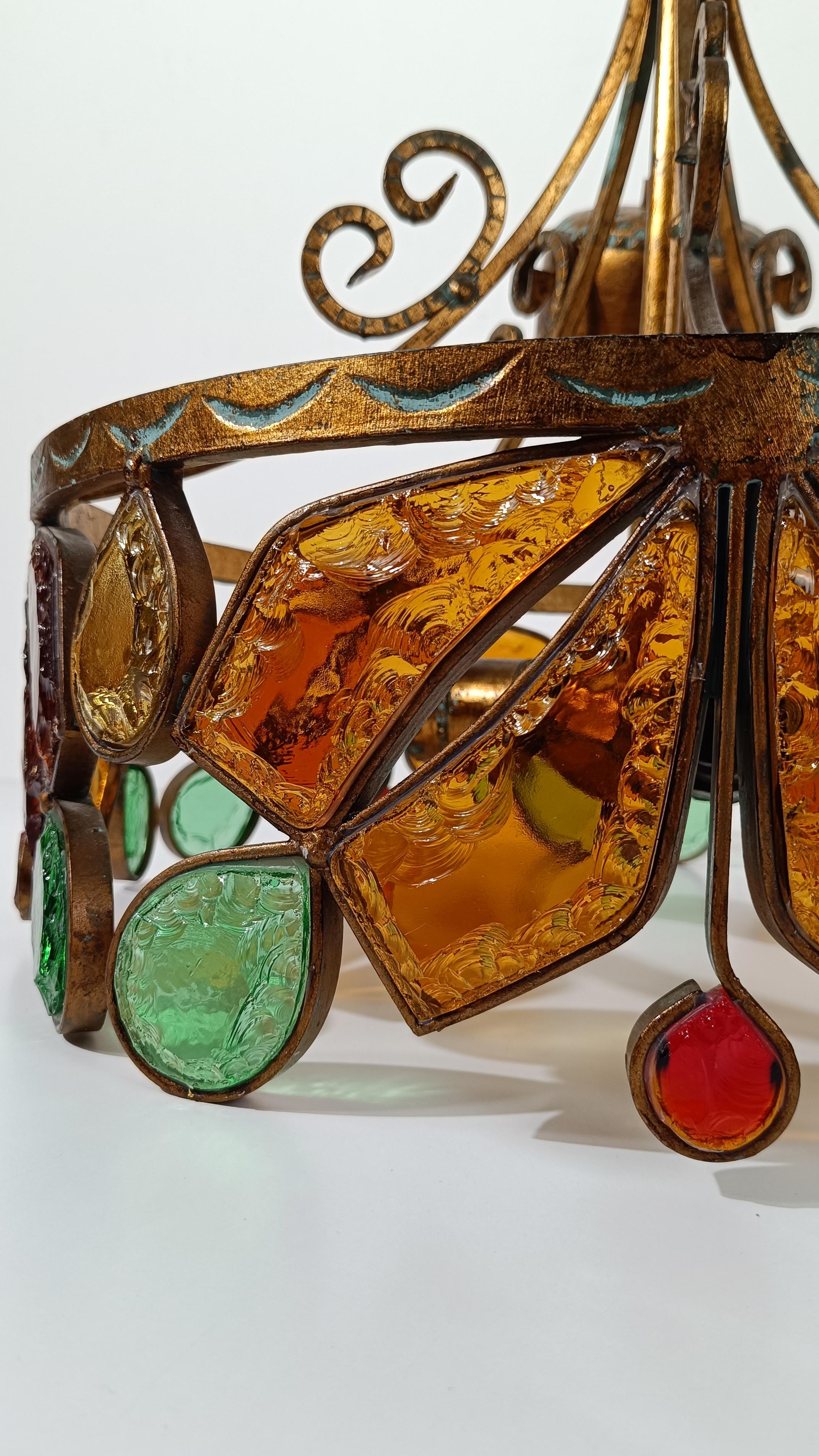 Lustre du milieu du XXe siècle en fer forgé doré et verre Hammer par LONGOBARD en vente 11