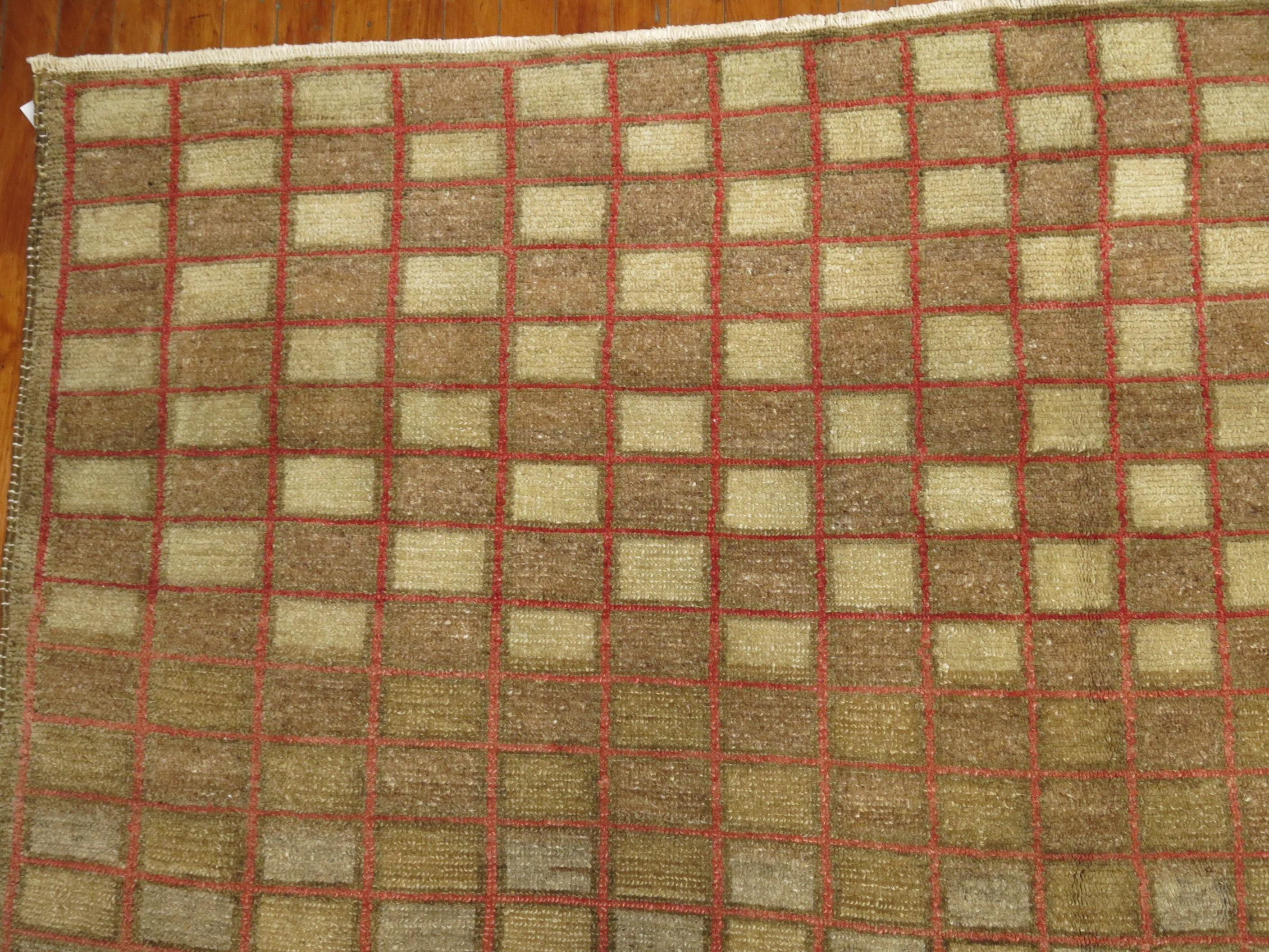 Alfombra Anatolia Turca Vintage Marrón Cuadriculada Mediados Siglo XX Tamaño Habitación mediados del siglo XX en venta