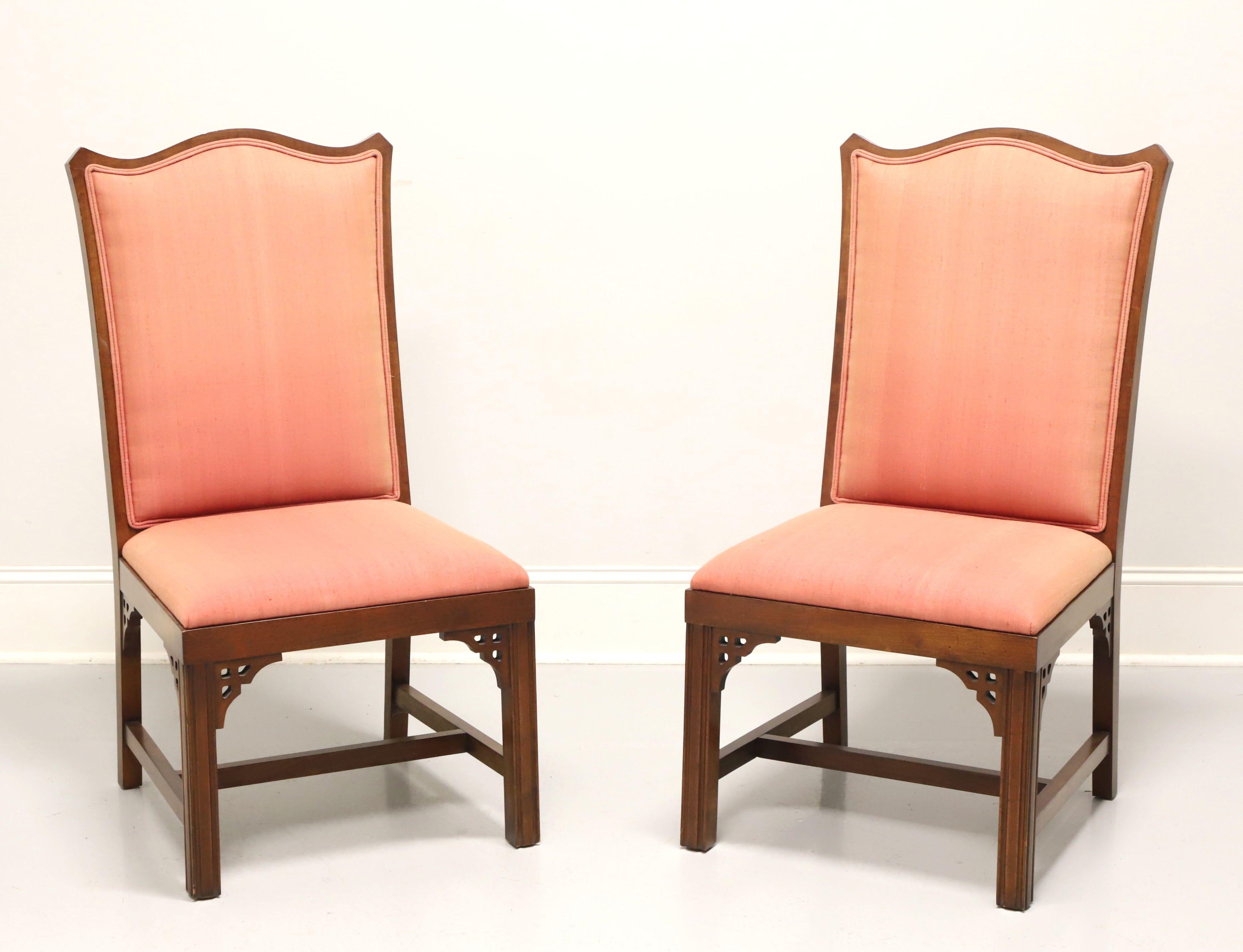 Mitte des 20. Jahrhunderts Kirsche asiatisch inspiriert Dining Side Chairs - Paar A im Angebot 4