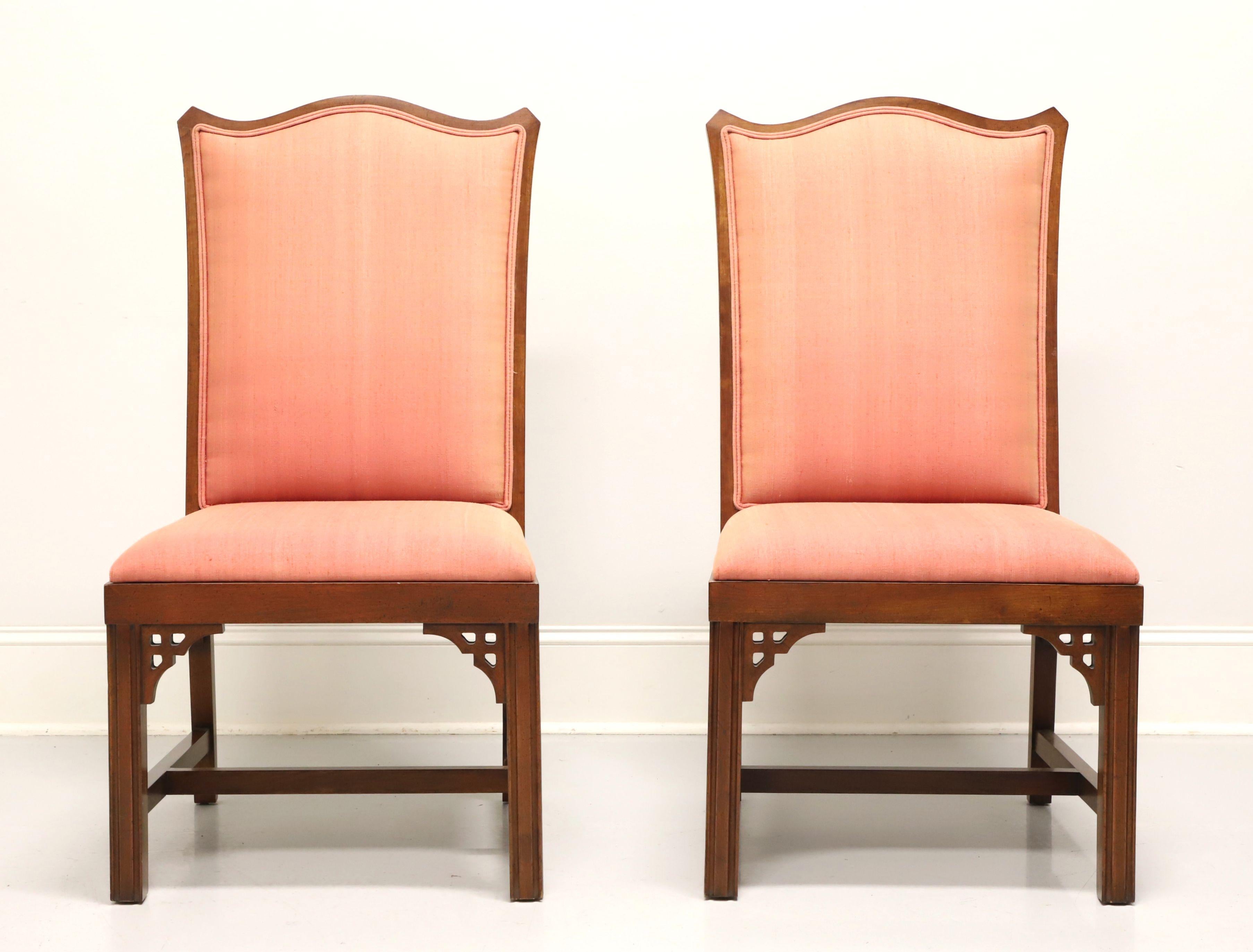 Mitte des 20. Jahrhunderts Kirsche asiatisch inspiriert Dining Side Chairs - Paar A (Chinoiserie) im Angebot