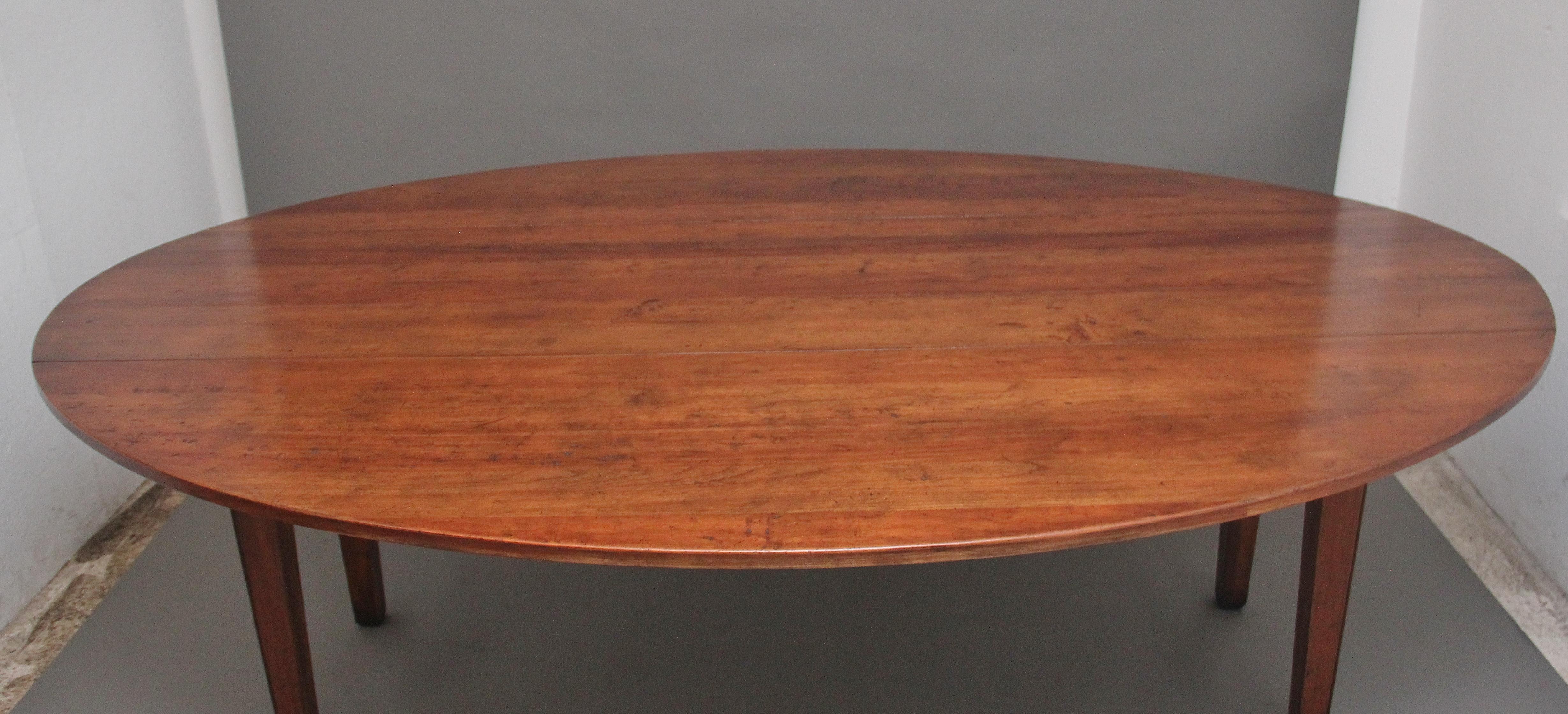 Table à feuilles tombantes en cerisier du milieu du 20e siècle Bon état - En vente à Martlesham, GB
