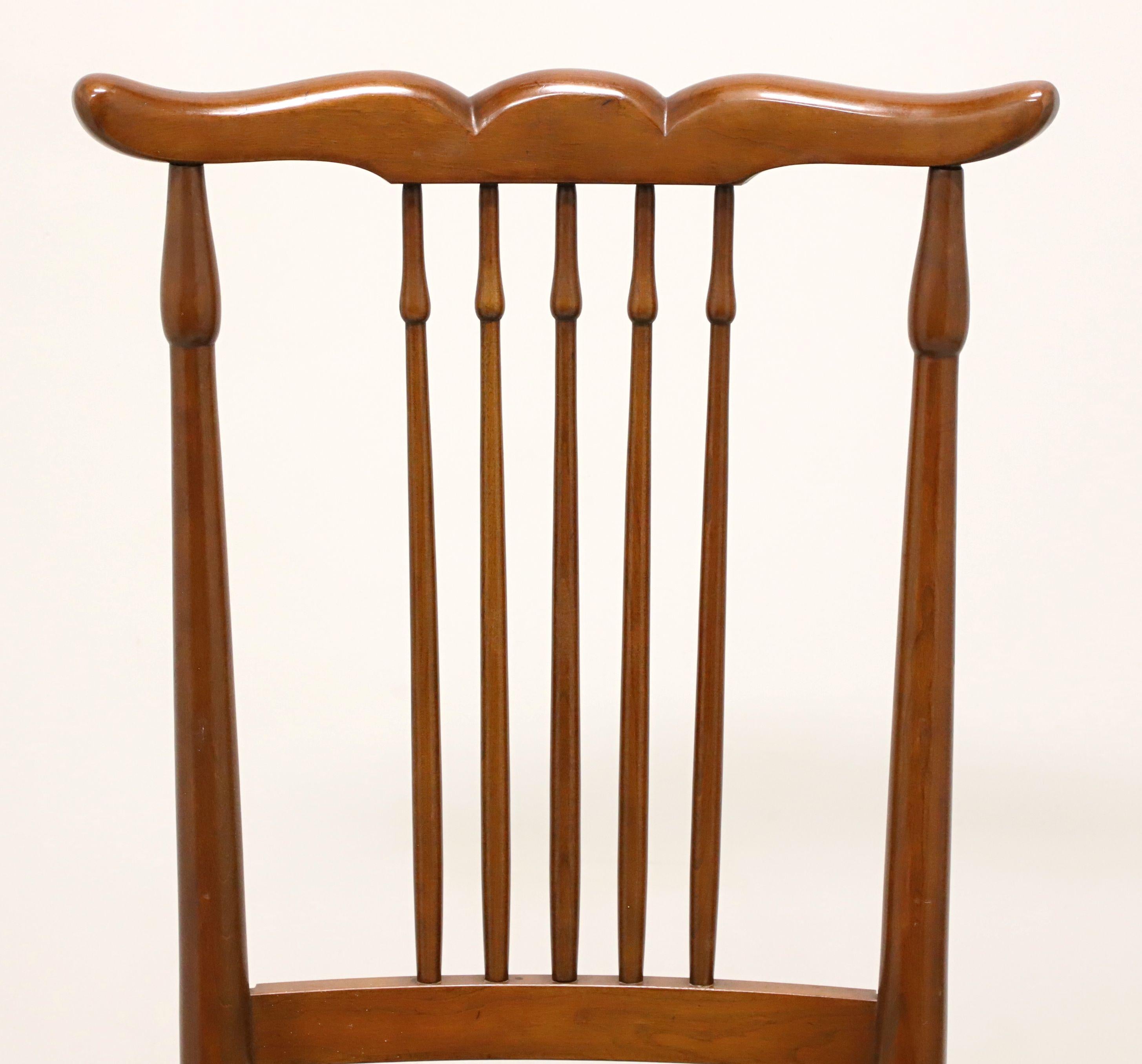 Mitte des 20. Jahrhunderts Kirsche Bauernhaus Dining Side Chairs mit Binsen Sitze - Paar A im Angebot 2