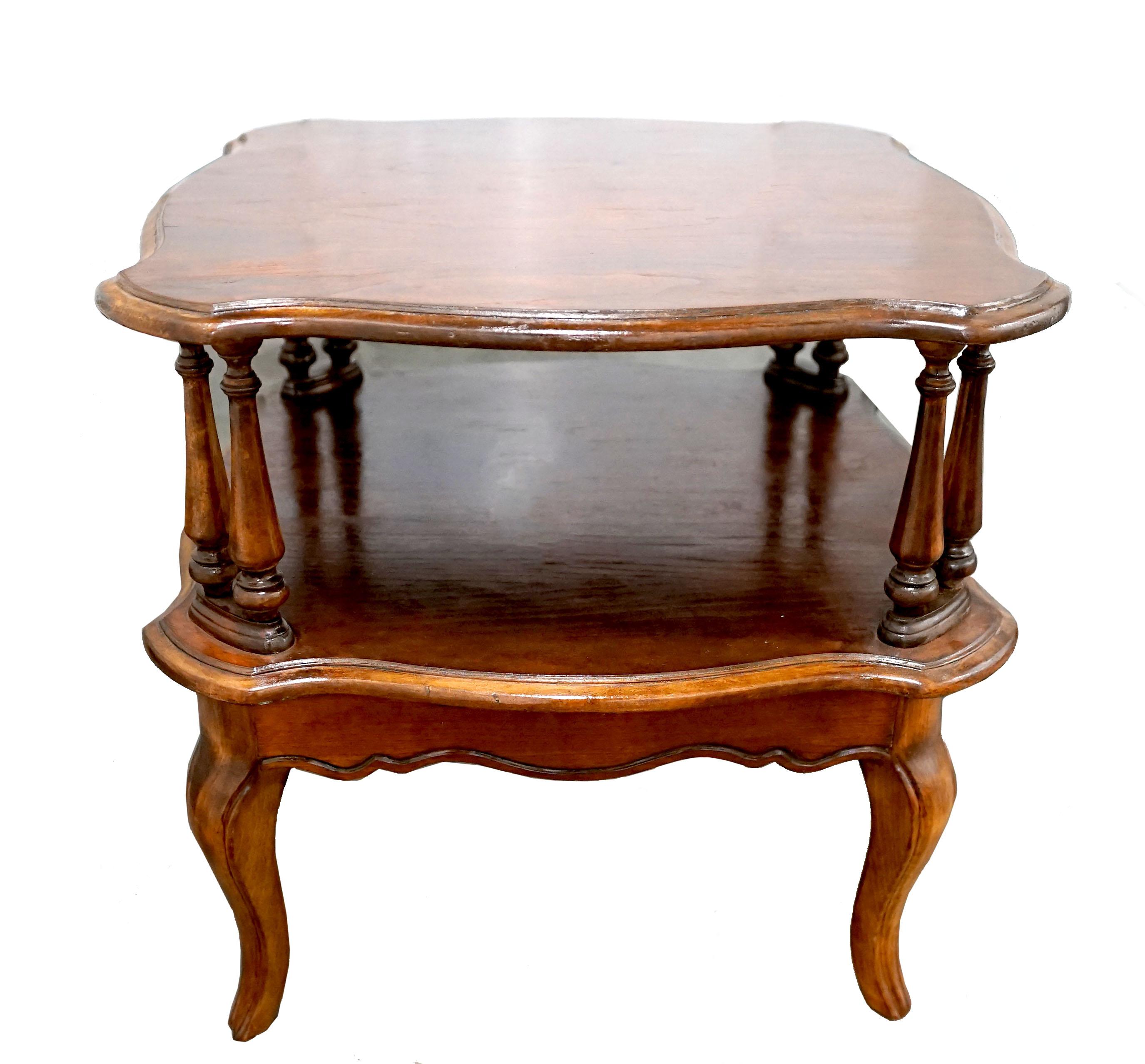 Mid-20th Century Cherry Two Tier Queen Anne Style Occasional Table For Sale 3