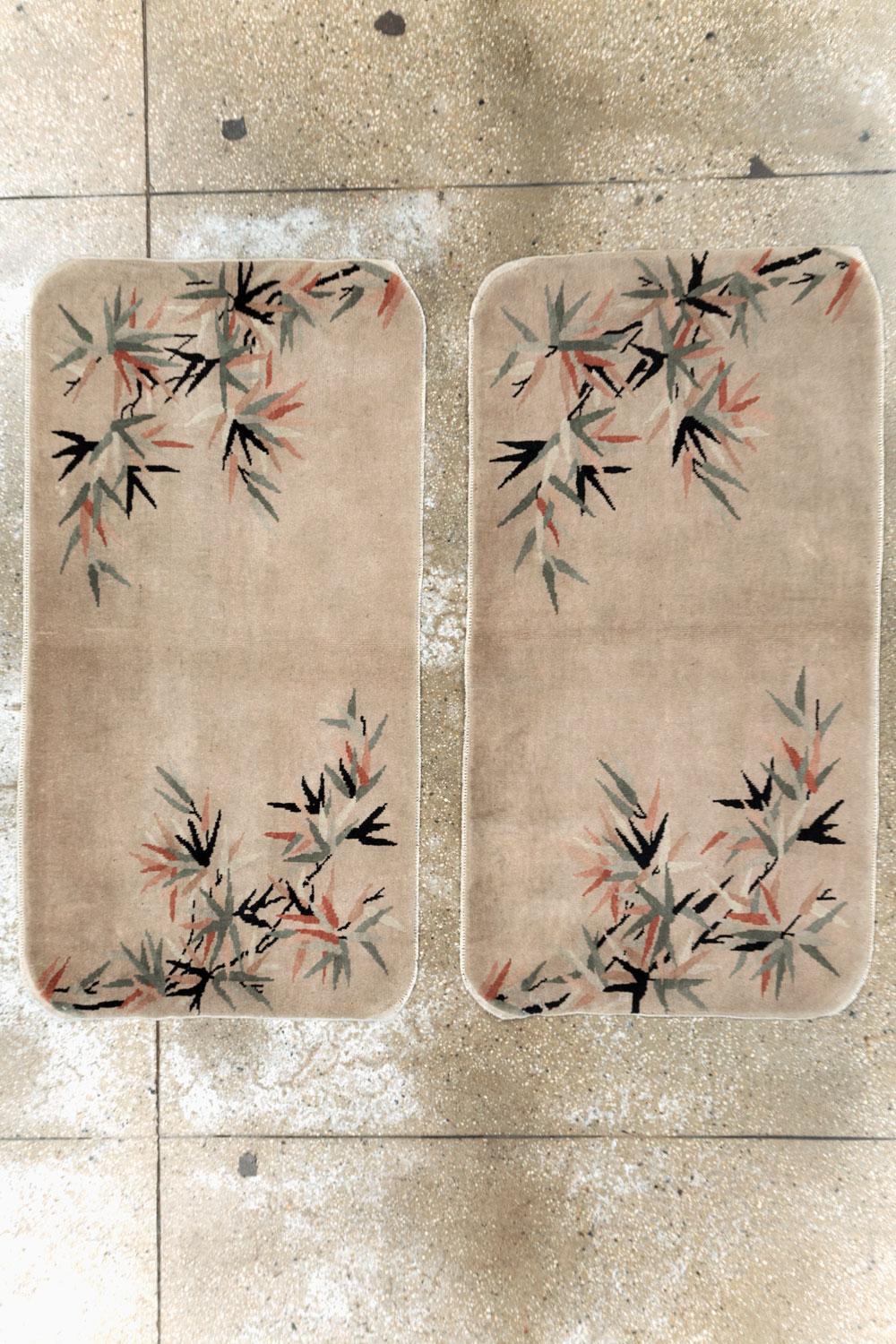 Ces paires de tapis Art Déco chinois du milieu du 20ème siècle mesurent 2' 5