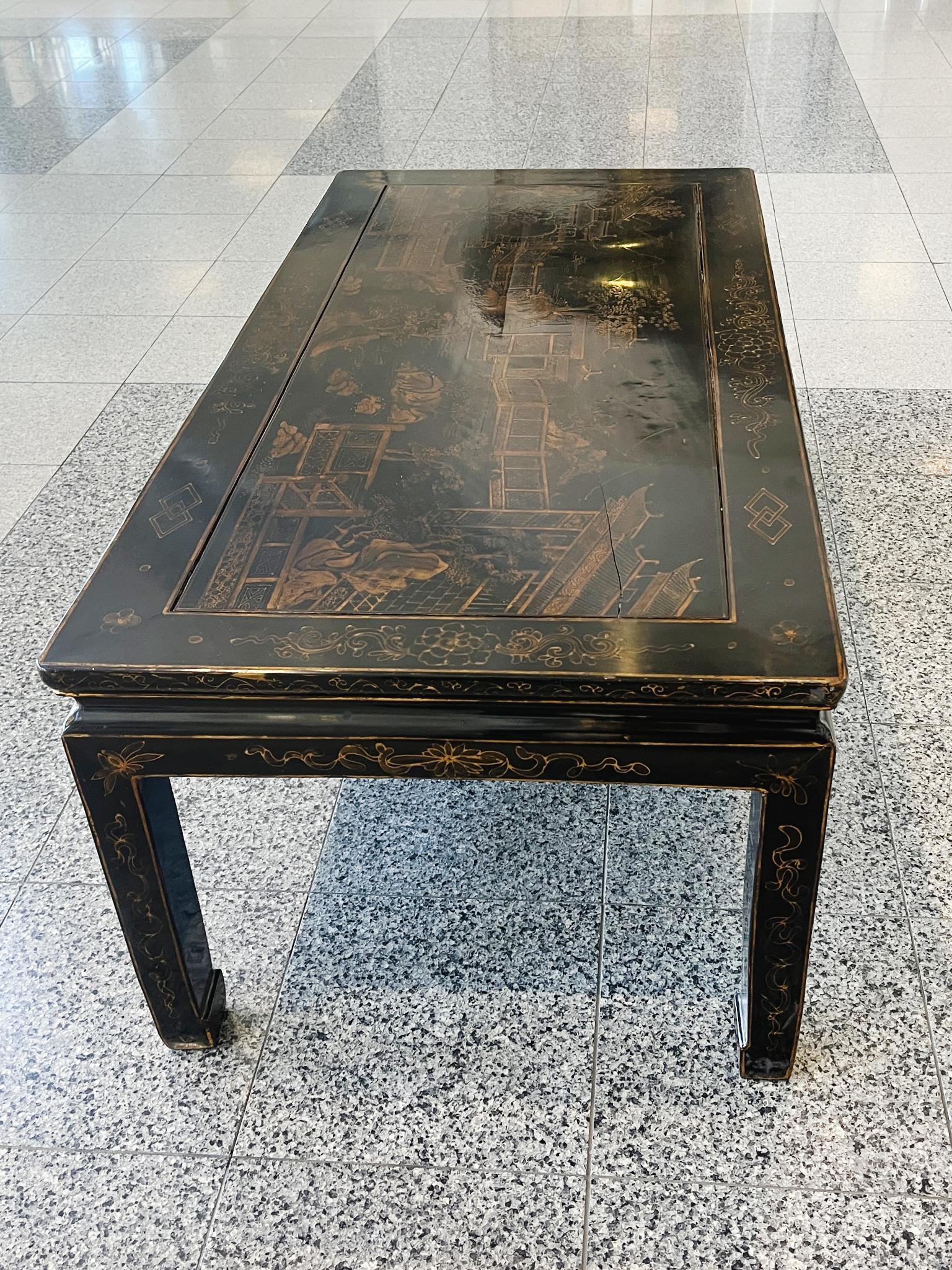 Table basse chinoise en laque noire du milieu du 20e siècle Bon état - En vente à New York, NY